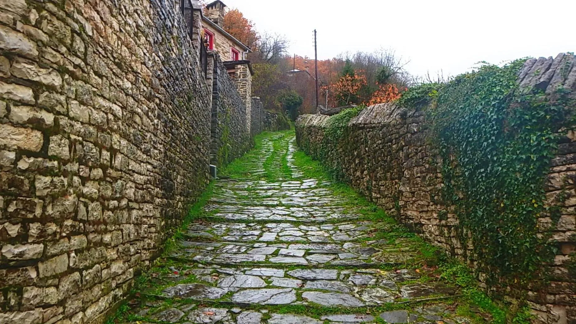 Hiking in Dilofo Hotel Luxury Suites