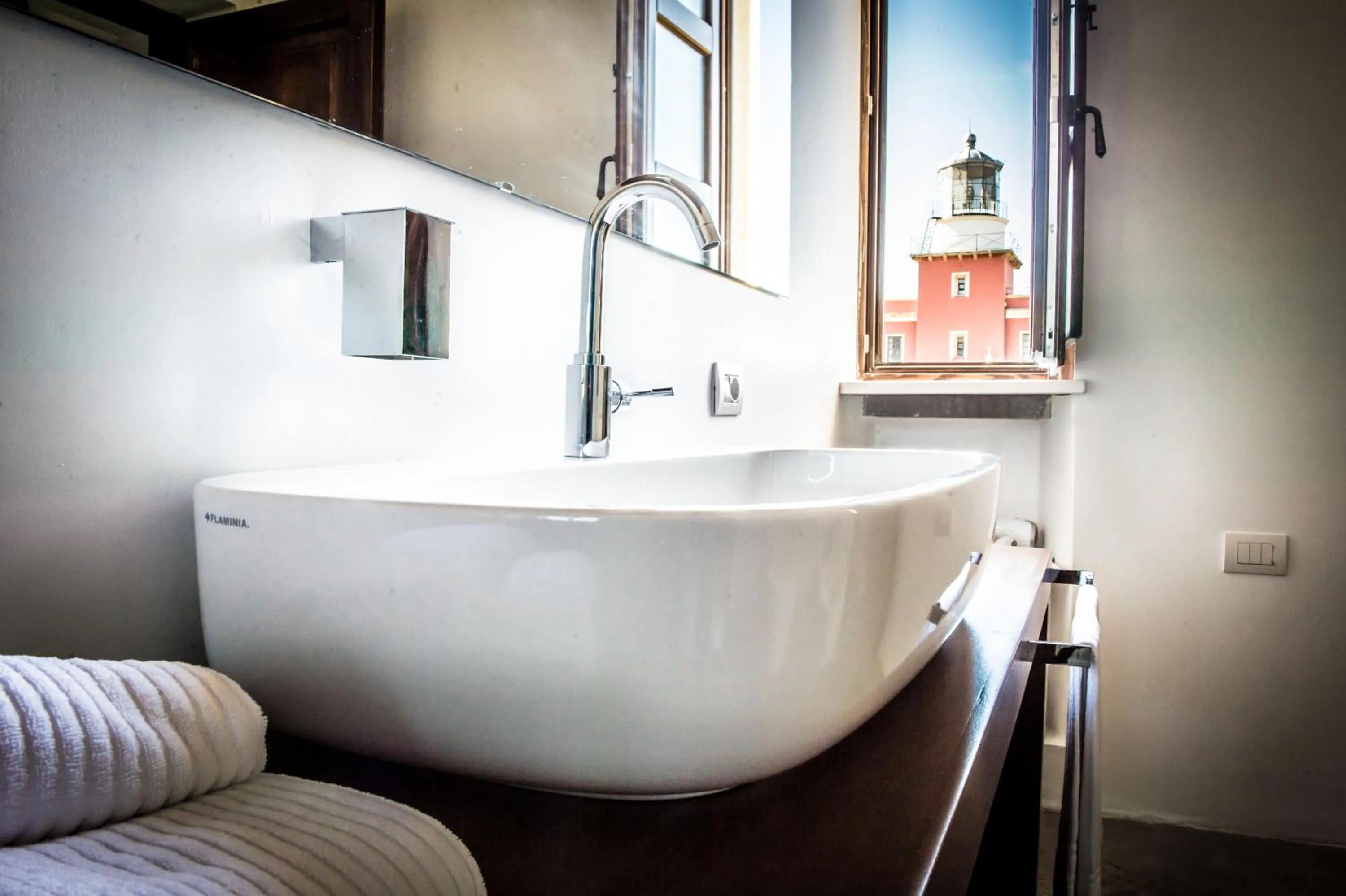 Bathroom, Bed in Faro Capo Spartivento