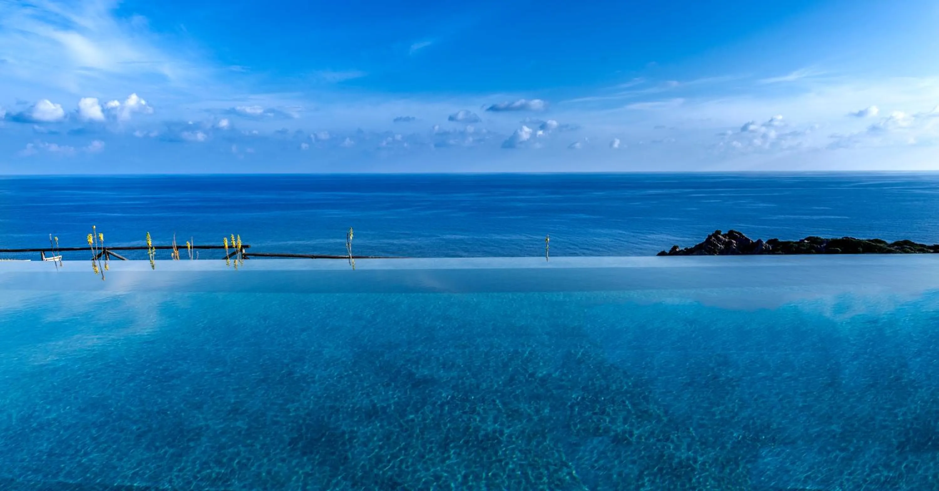 Swimming pool in Faro Capo Spartivento