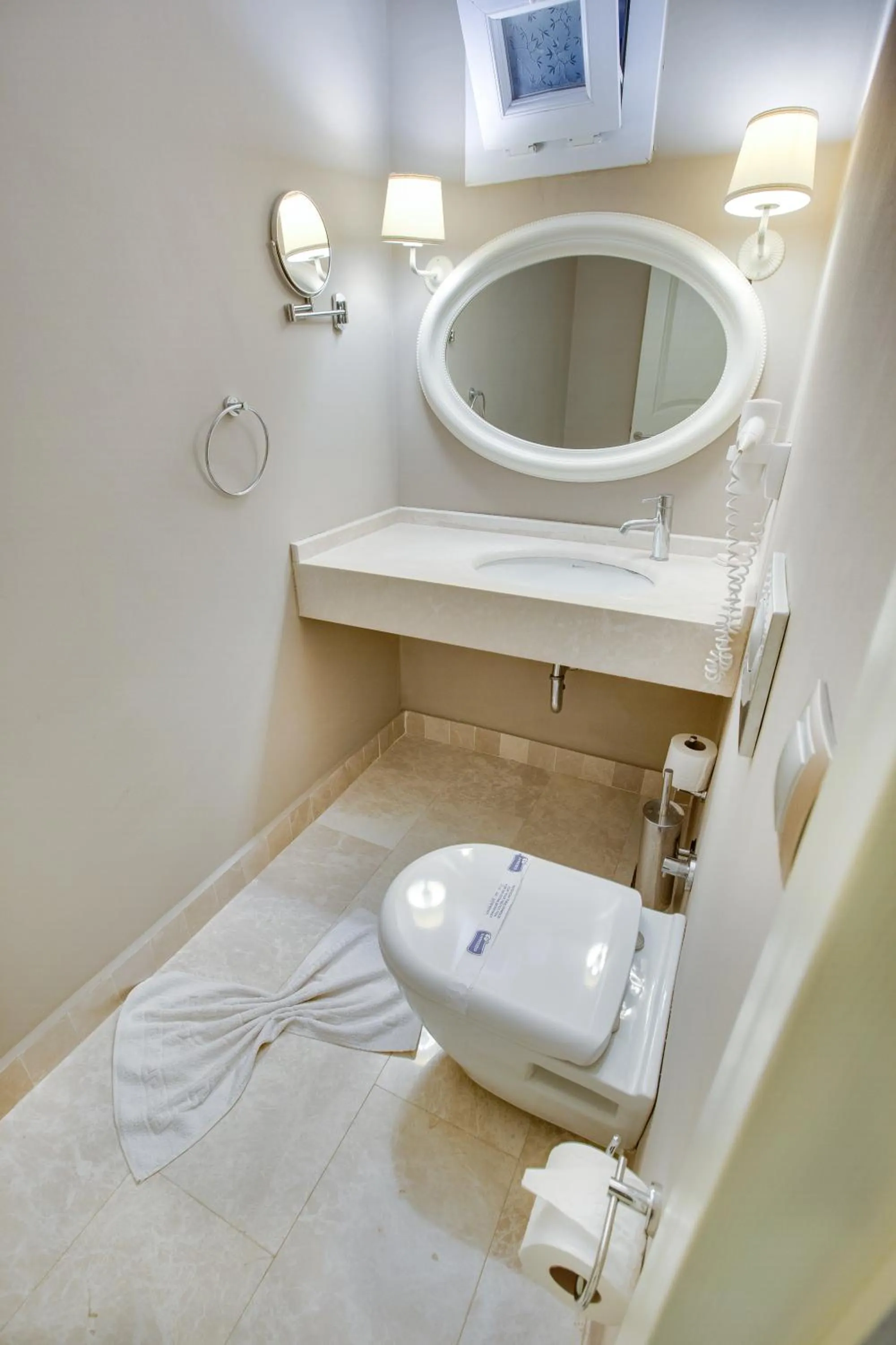 Pinehill Hotel & Suites