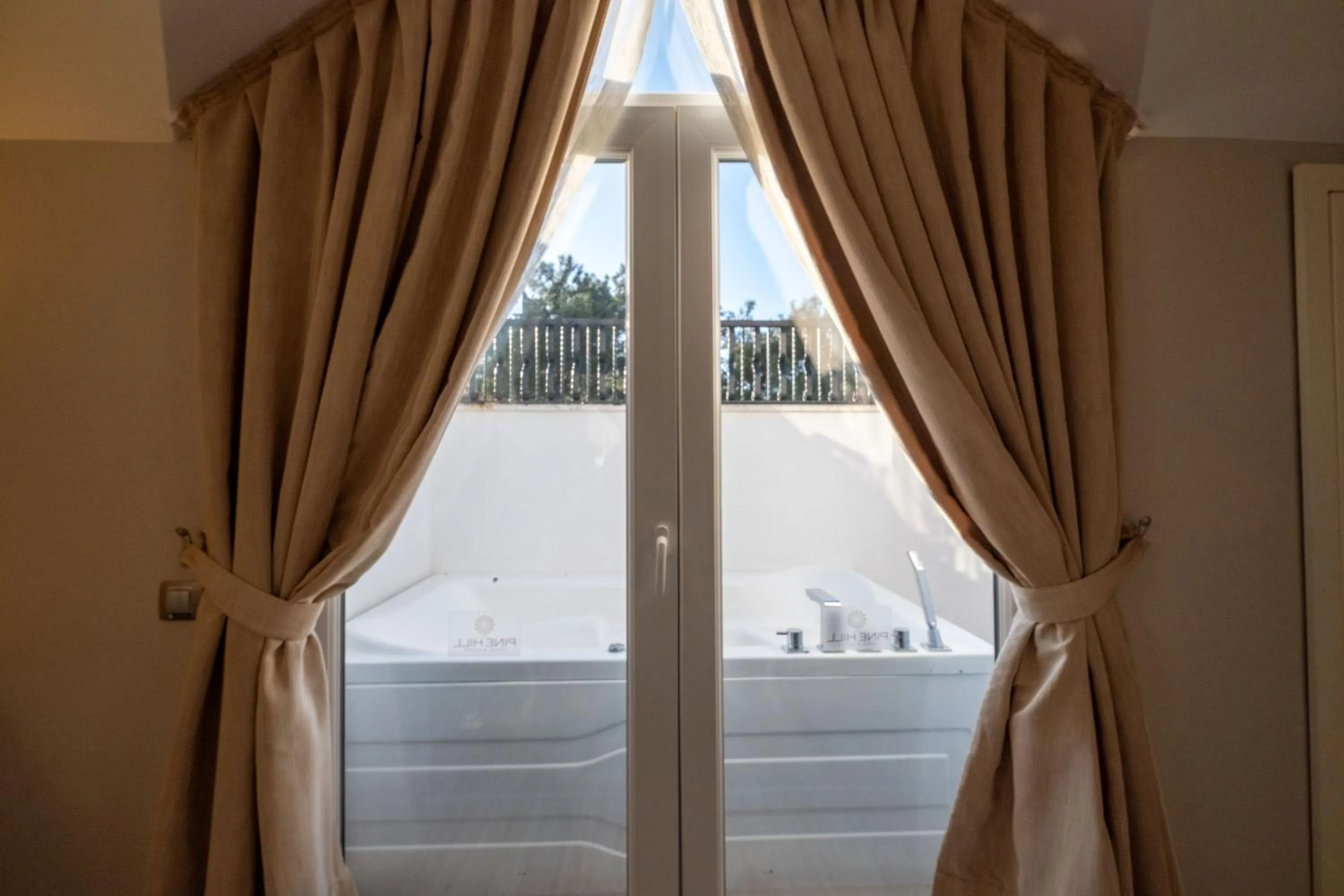 Pinehill Hotel & Suites