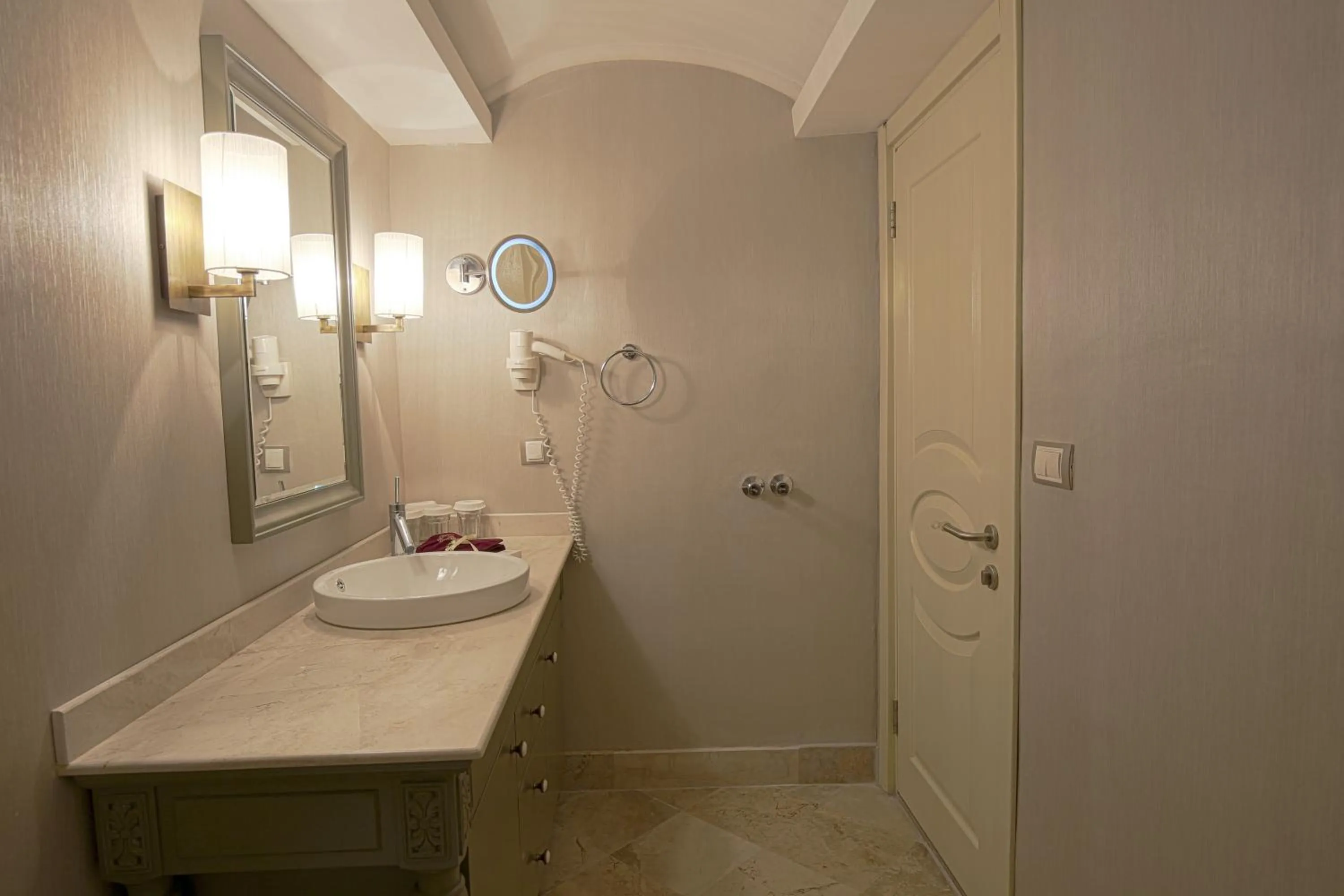 Decorative detail in Pinehill Hotel & Suites