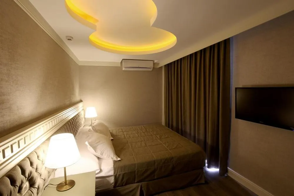 Bed in Pinehill Hotel & Suites