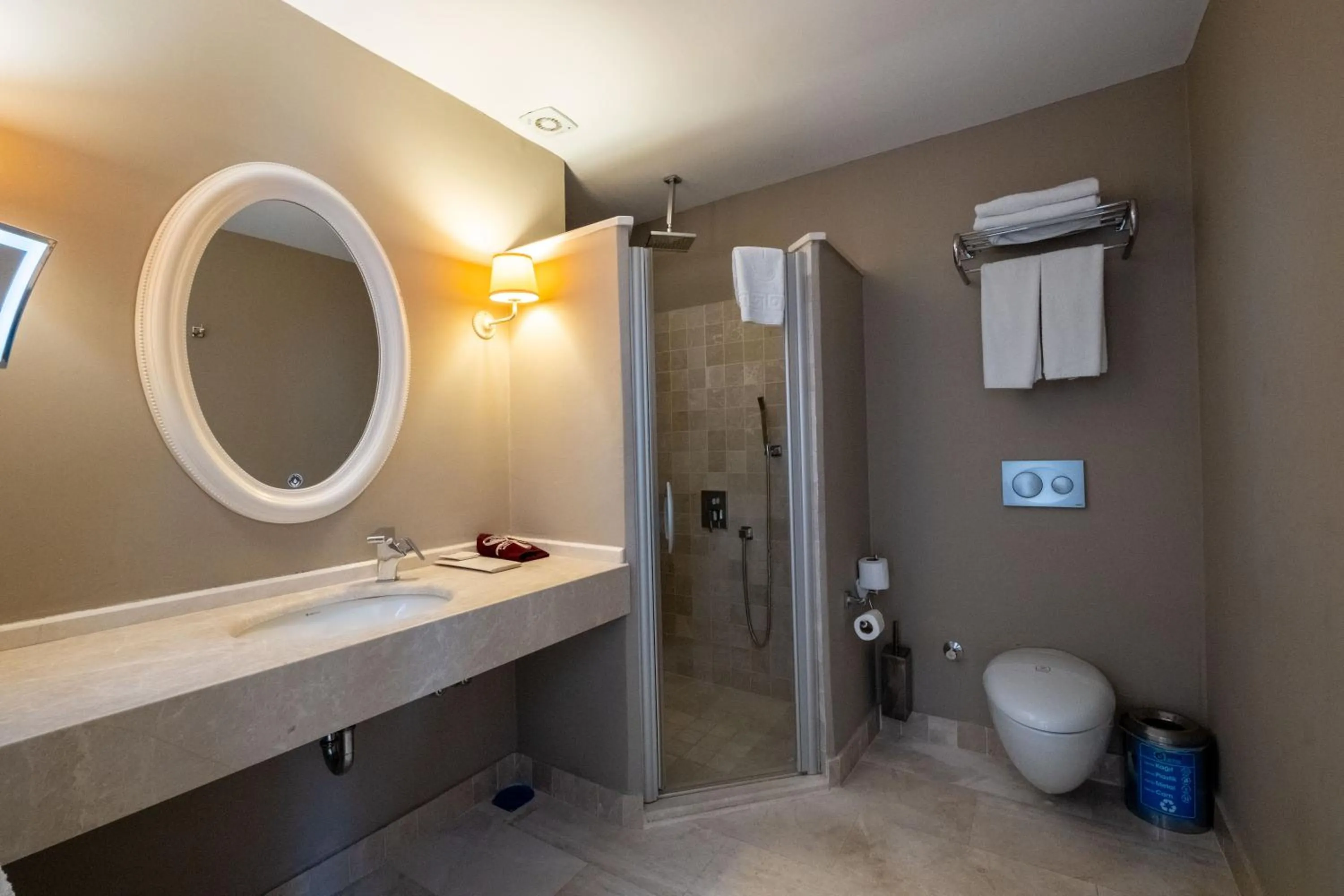 Pinehill Hotel & Suites