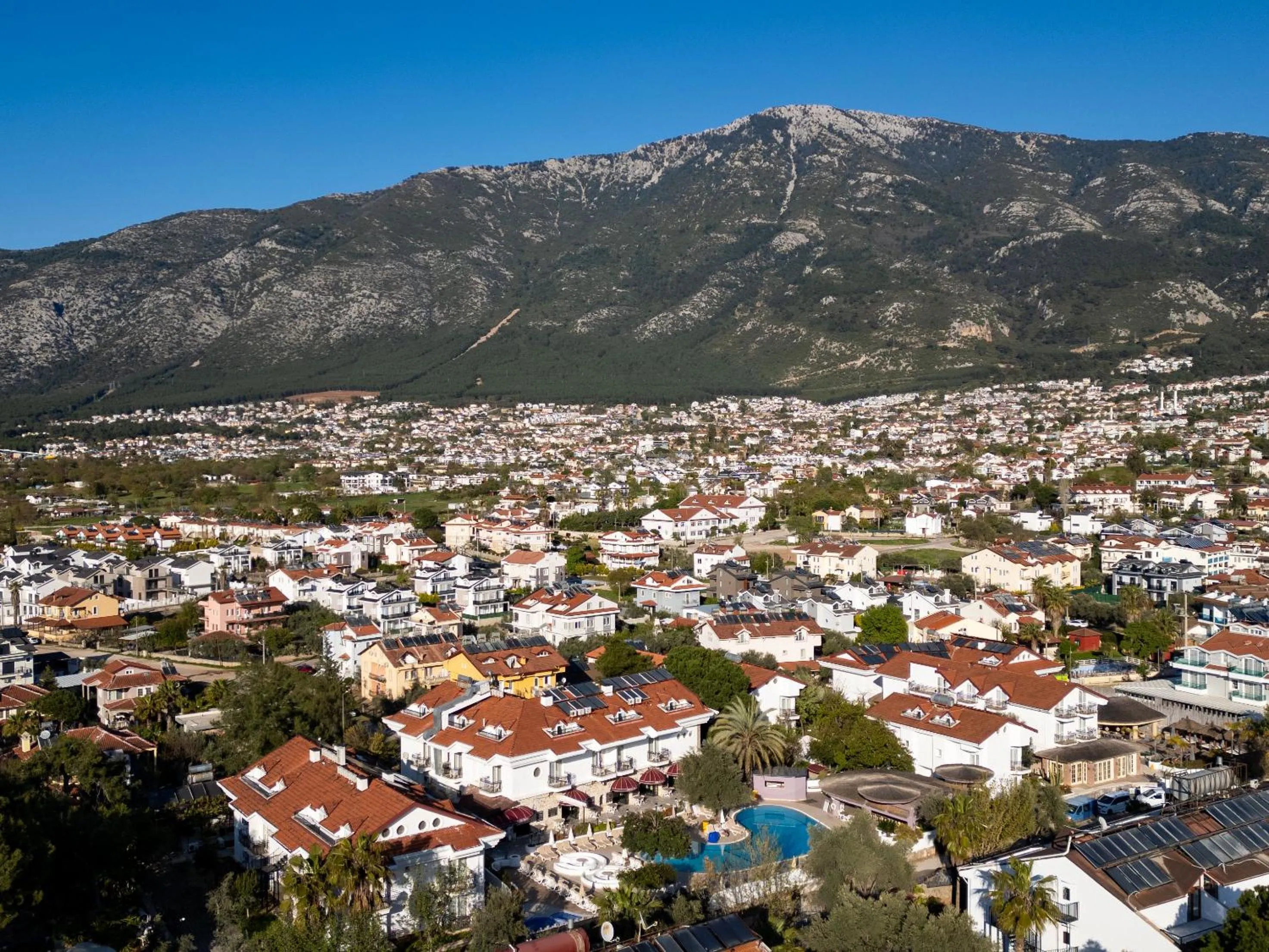 Pinehill Hotel & Suites