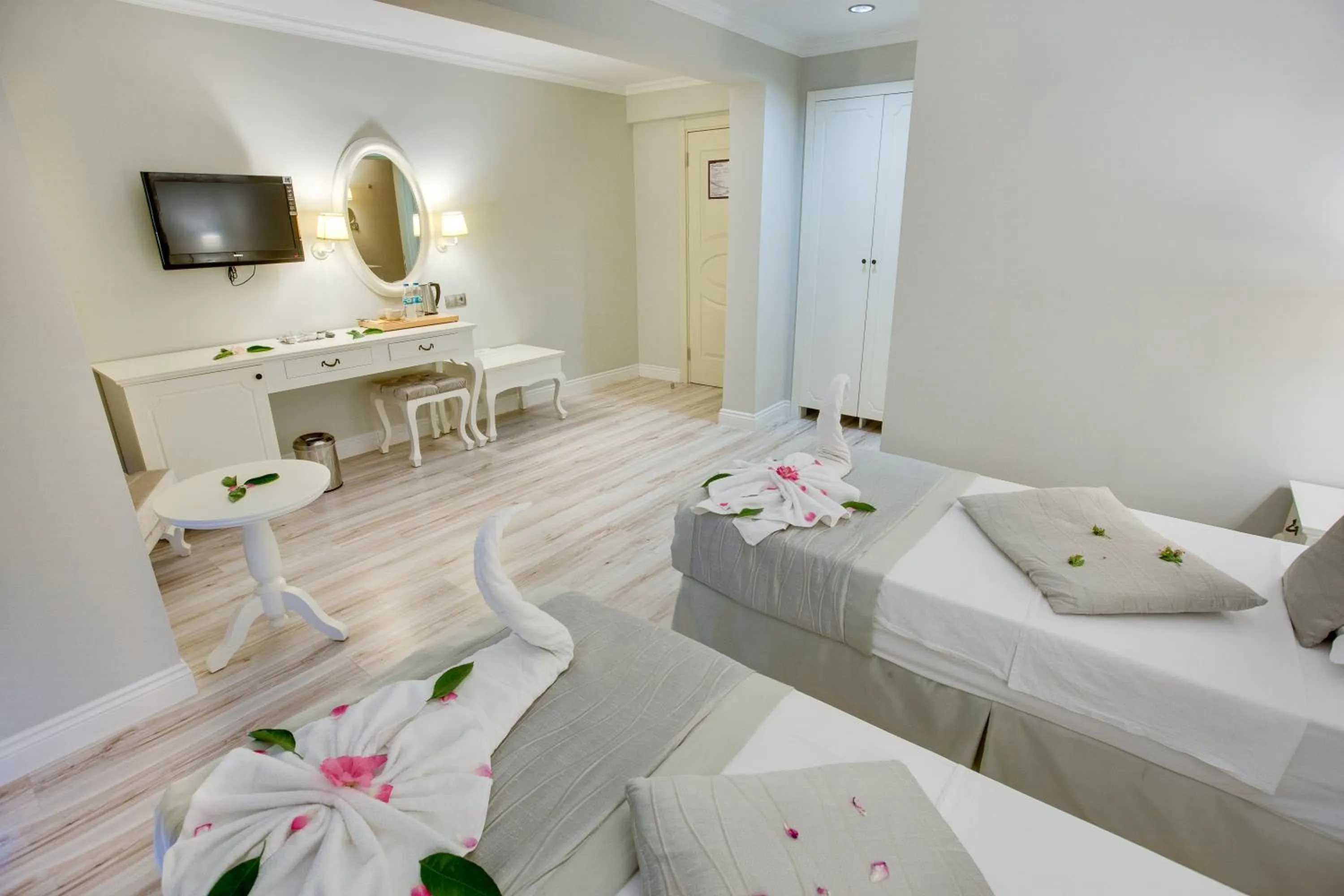 Photo of the whole room, Bed in Pinehill Hotel & Suites