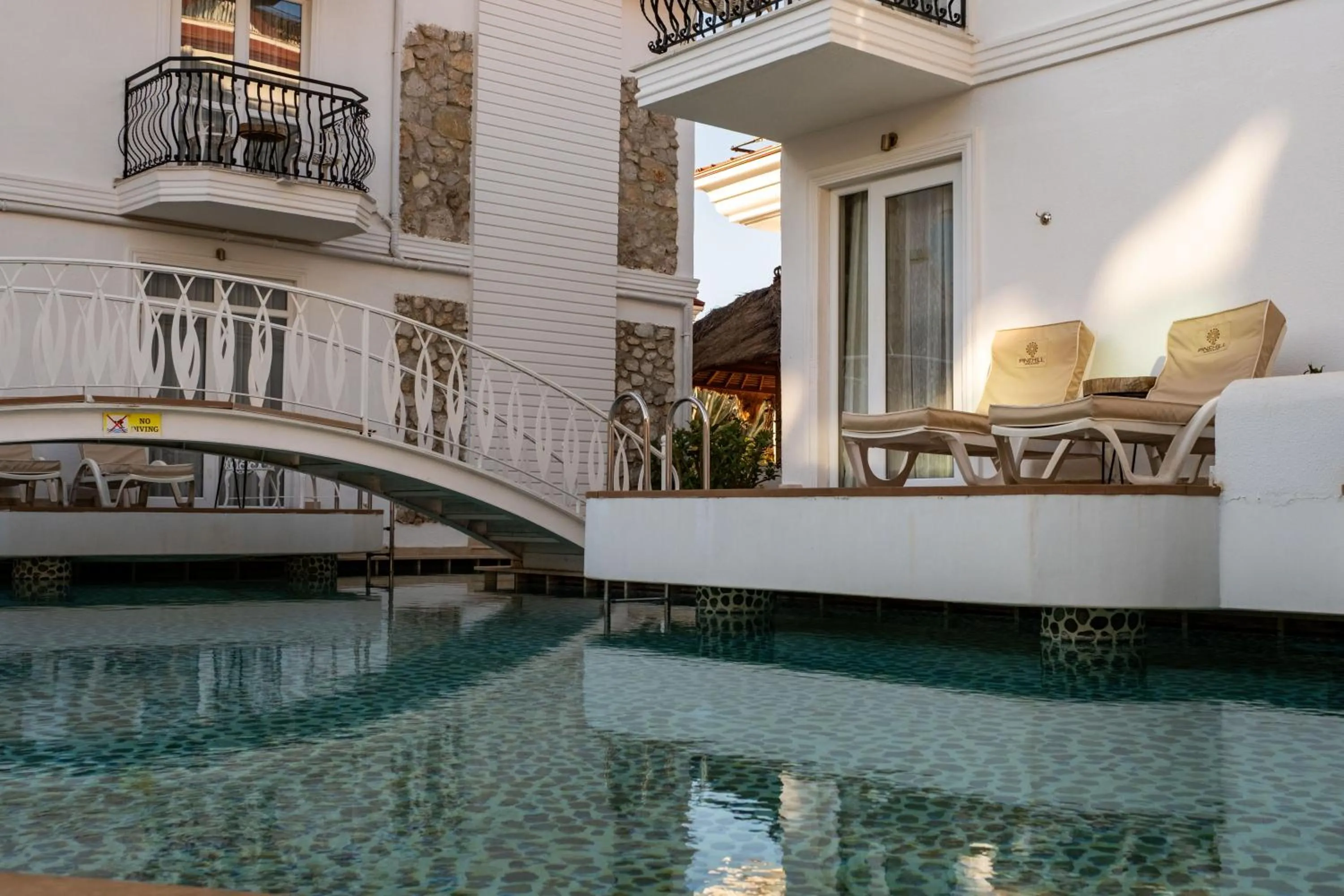 Pinehill Hotel & Suites