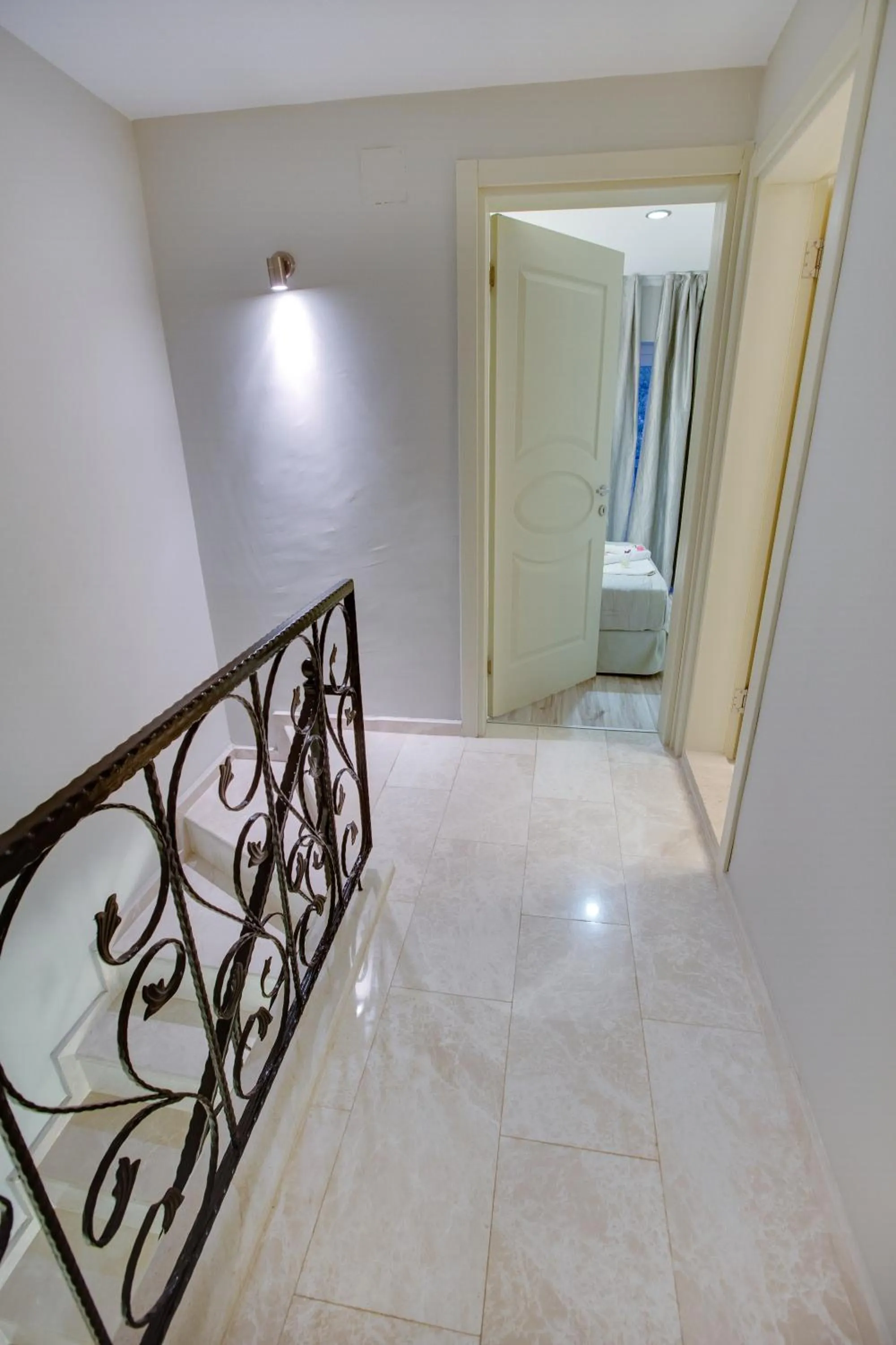 Pinehill Hotel & Suites