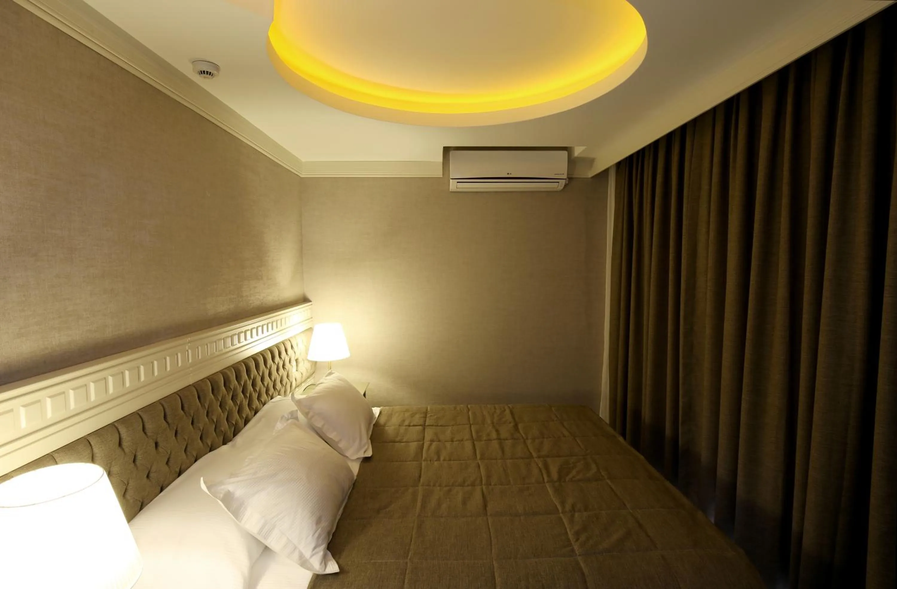 Bed in Pinehill Hotel & Suites