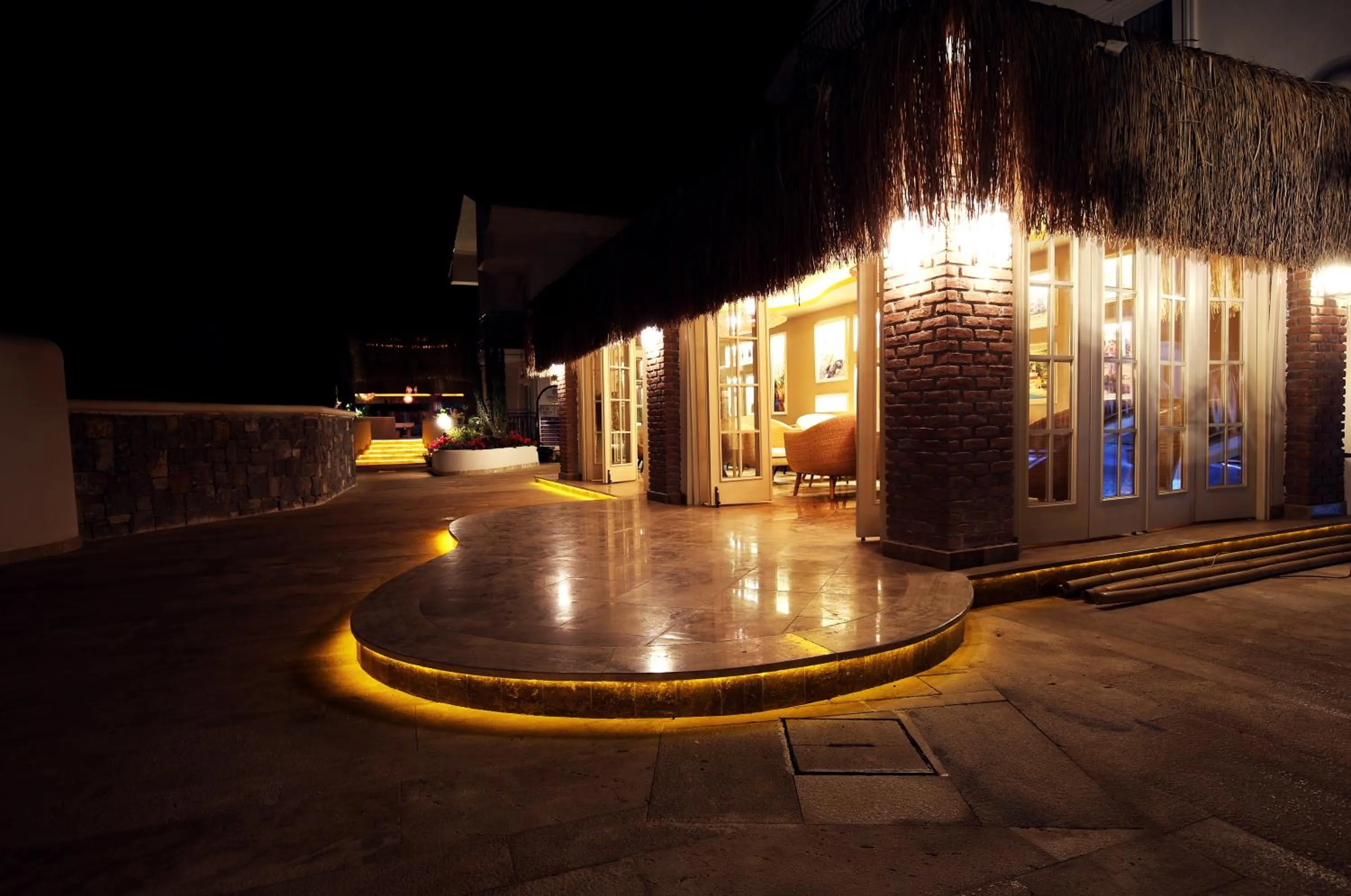 Lobby or reception in Pinehill Hotel & Suites