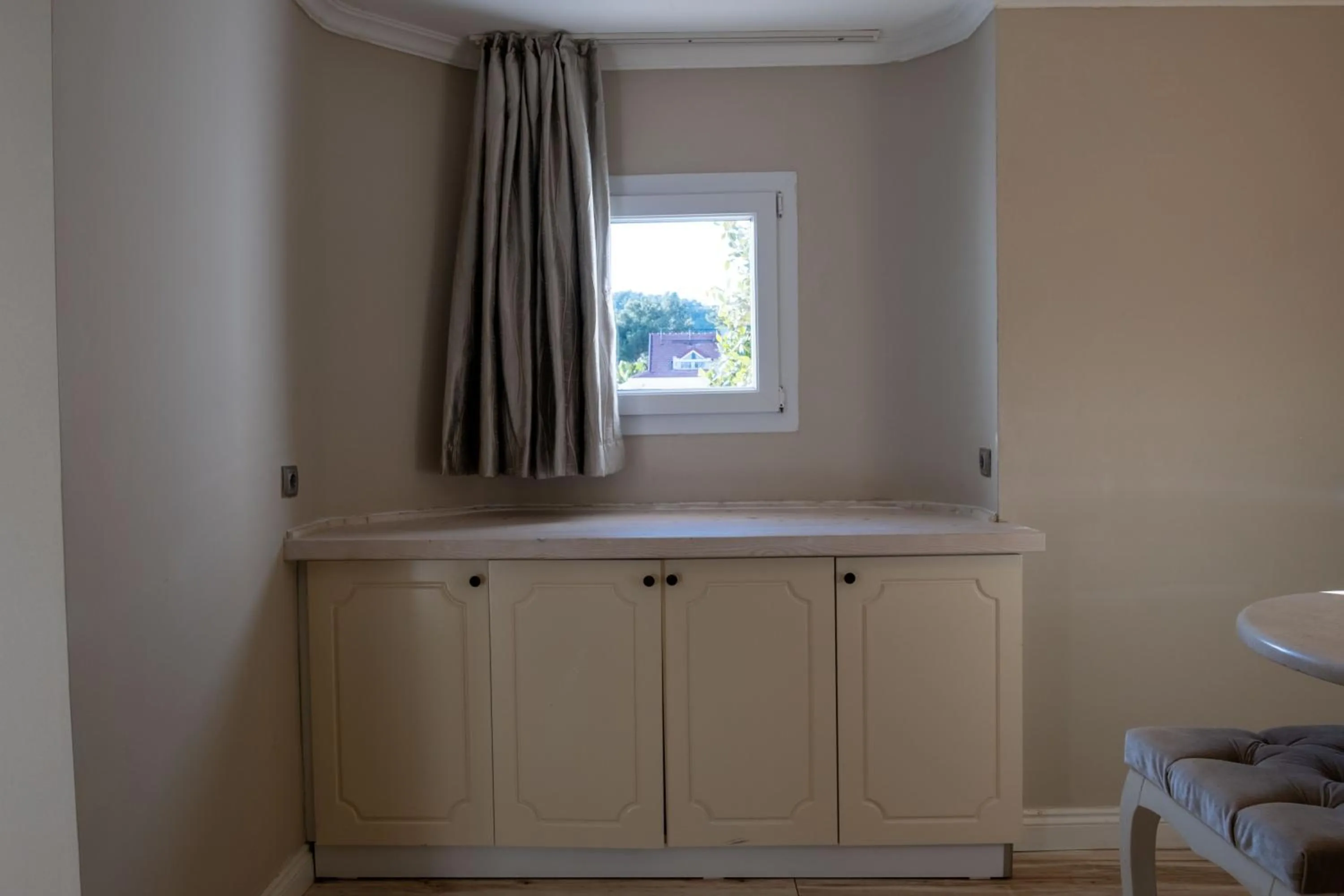 Pinehill Hotel & Suites