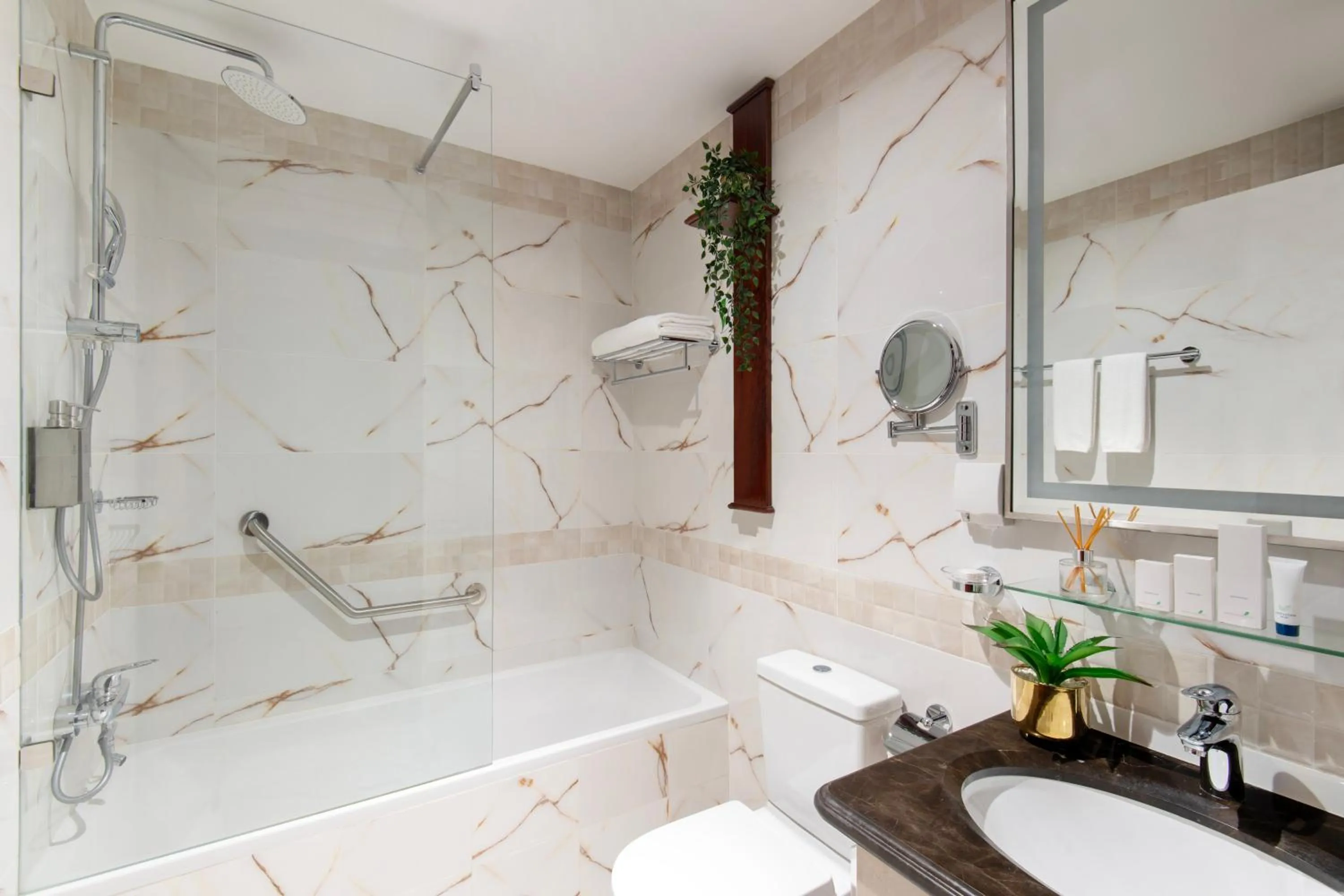 Shower in Somerset Al Mansoura Doha