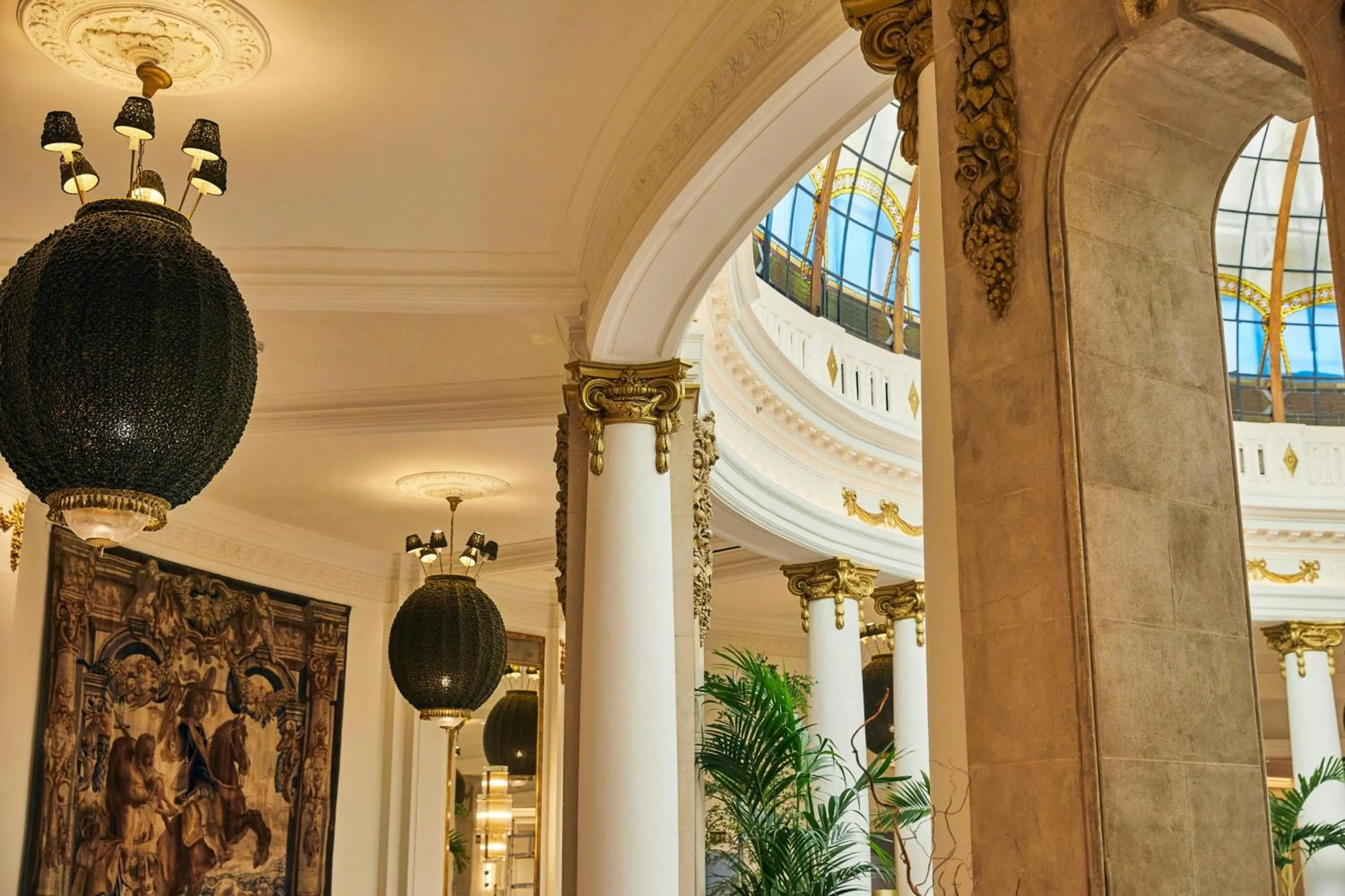 Lounge or bar in The Palace, a Luxury Collection Hotel, Madrid