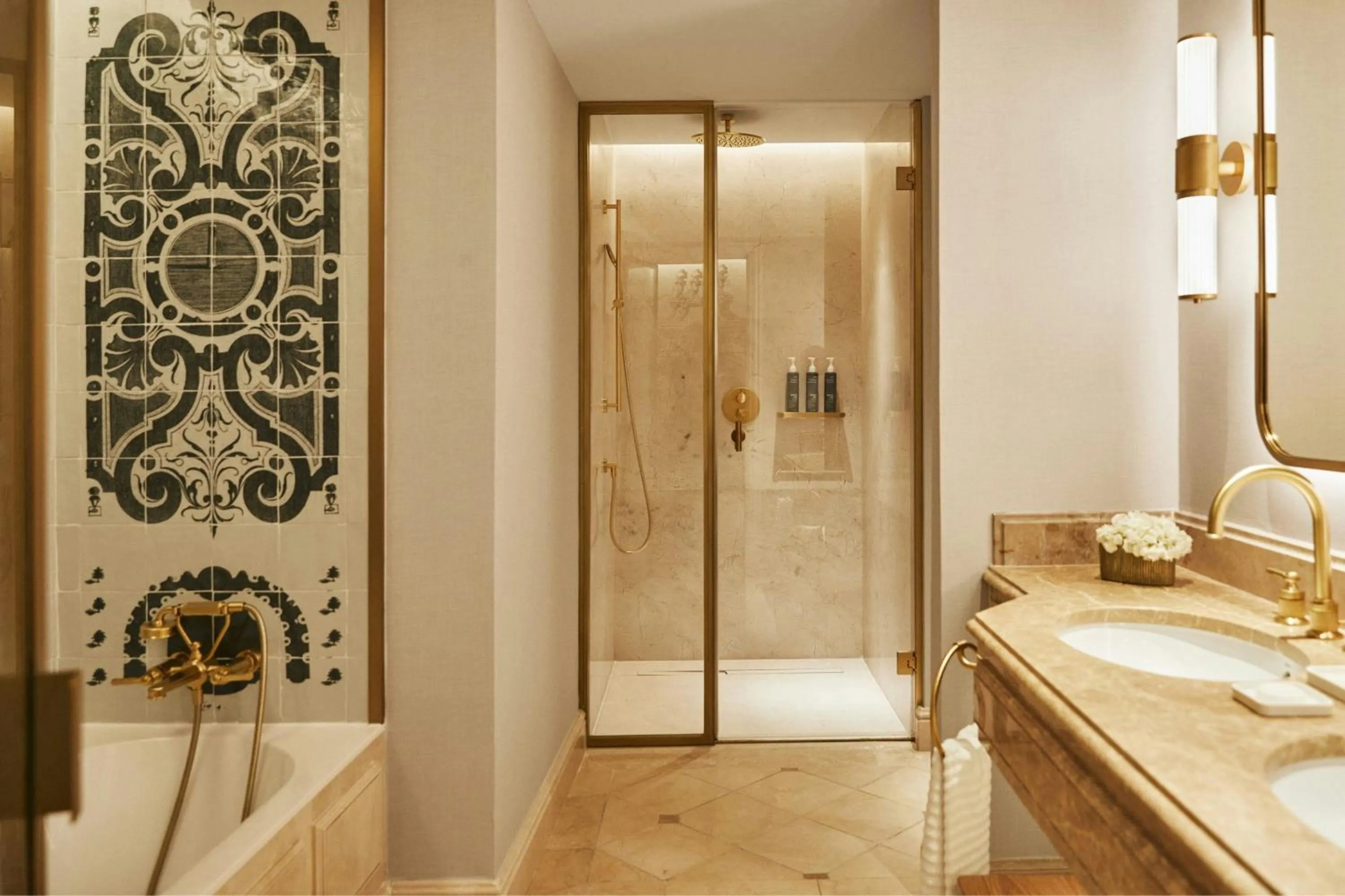 Bathroom, Bed in The Palace, a Luxury Collection Hotel, Madrid