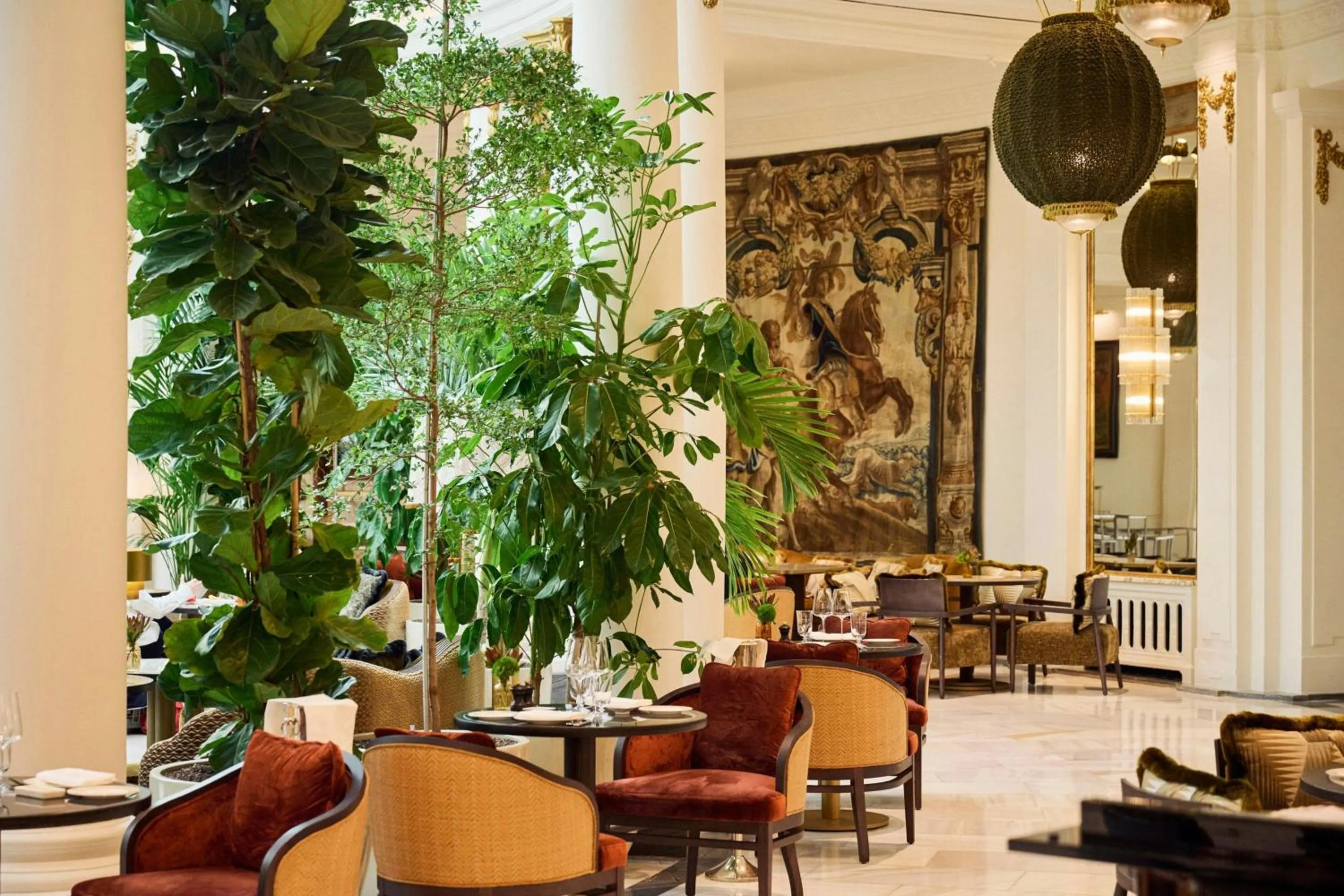Lounge or bar in The Palace, a Luxury Collection Hotel, Madrid