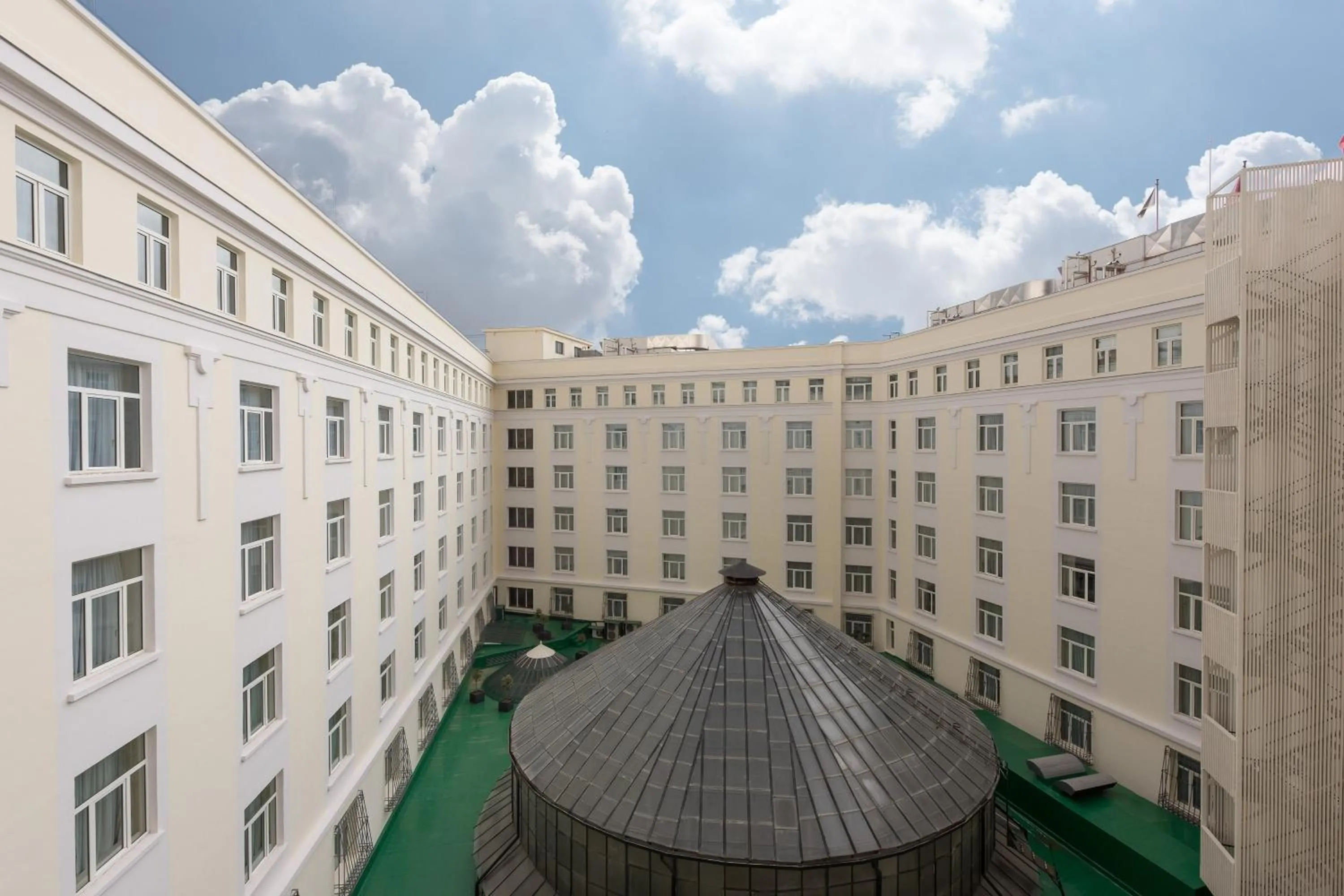 Photo of the whole room in The Palace, a Luxury Collection Hotel, Madrid