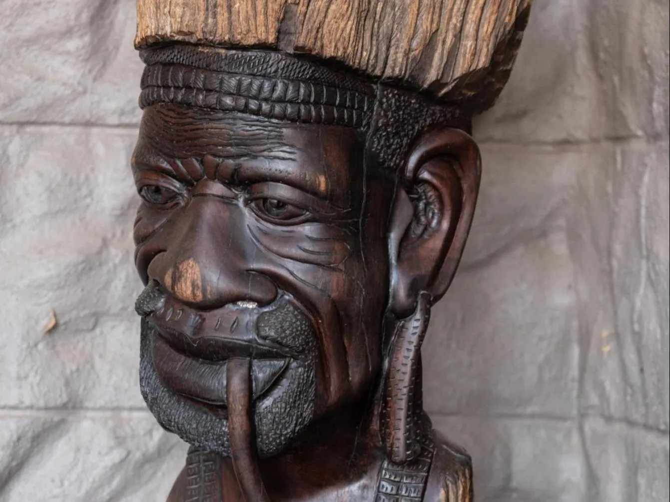 Decorative detail in Phomola Manor Holiday Home