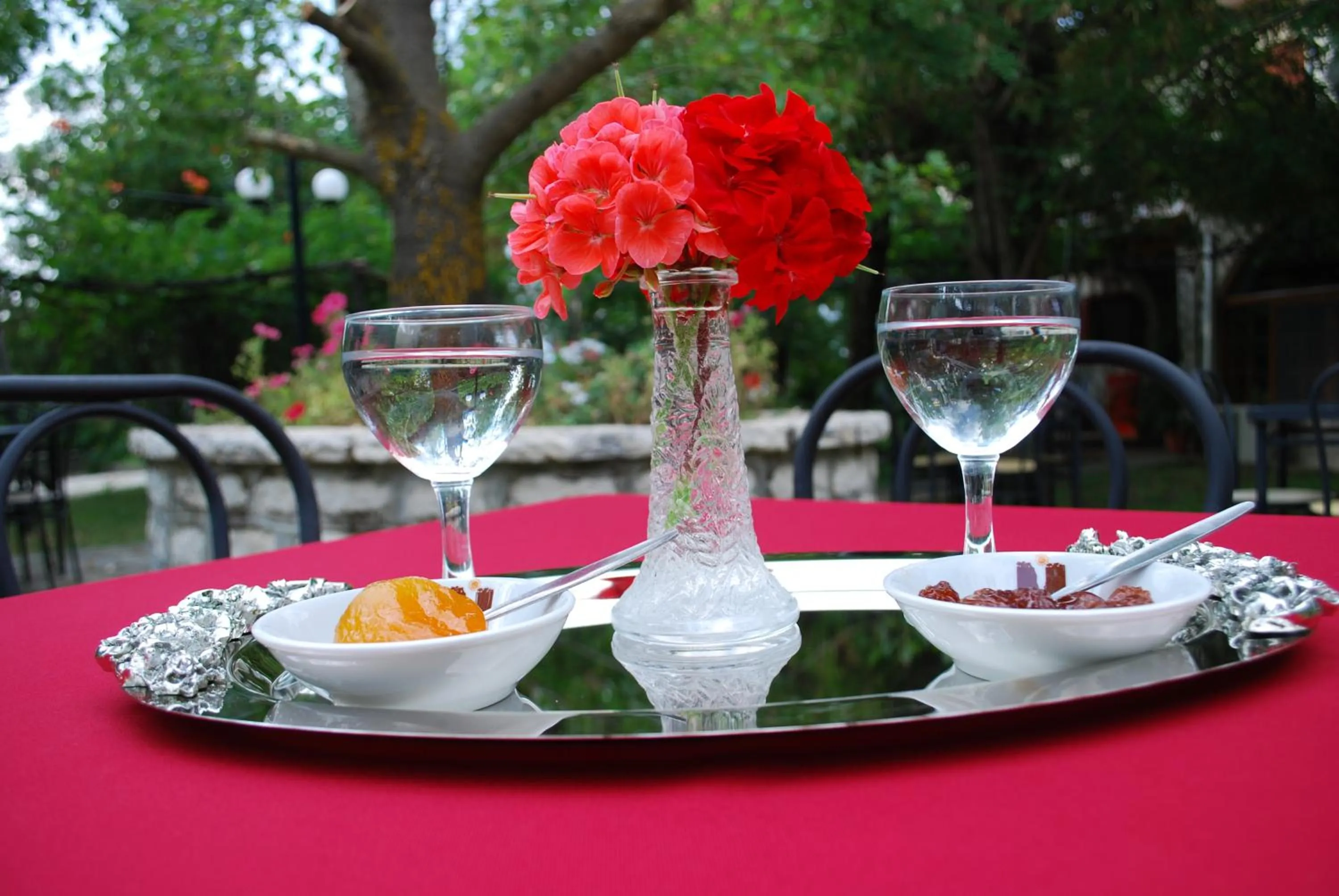 Food and drinks in Hotel Faraggi