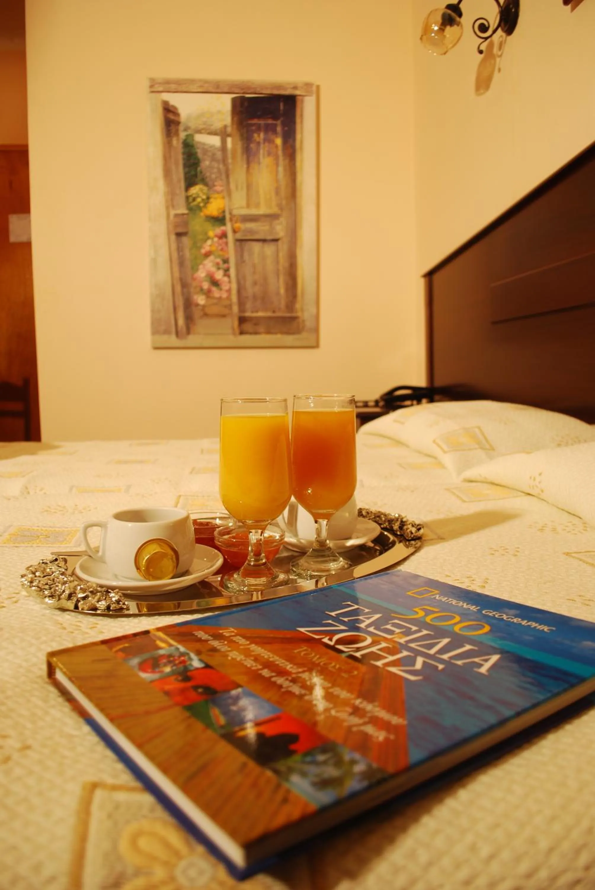 Shower, Bed in Hotel Faraggi