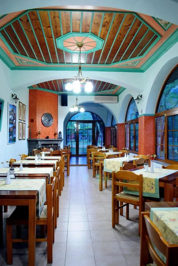 Restaurant/places to eat in Hotel Faraggi
