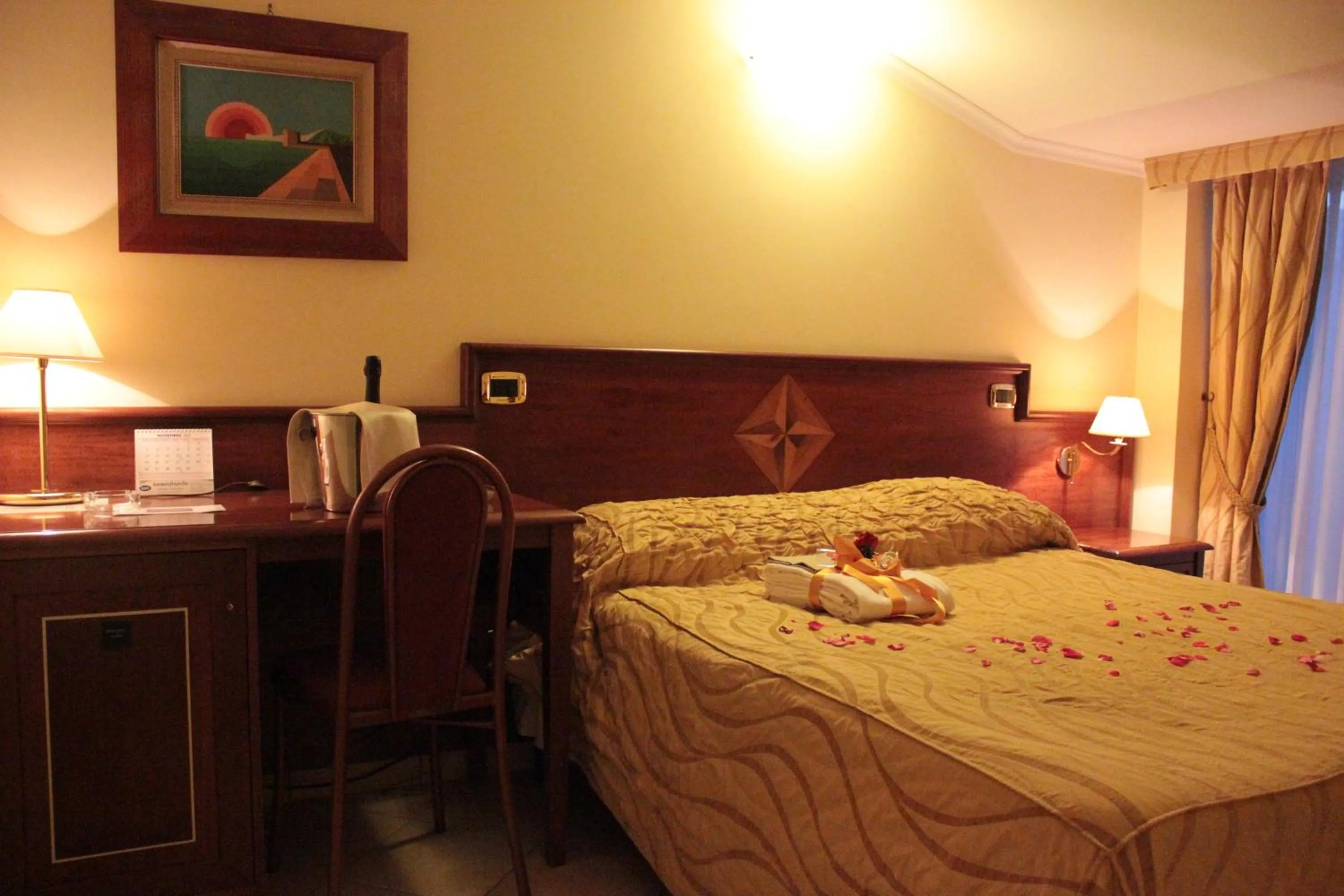 Restaurant/places to eat, Bed in Lion's Hotel