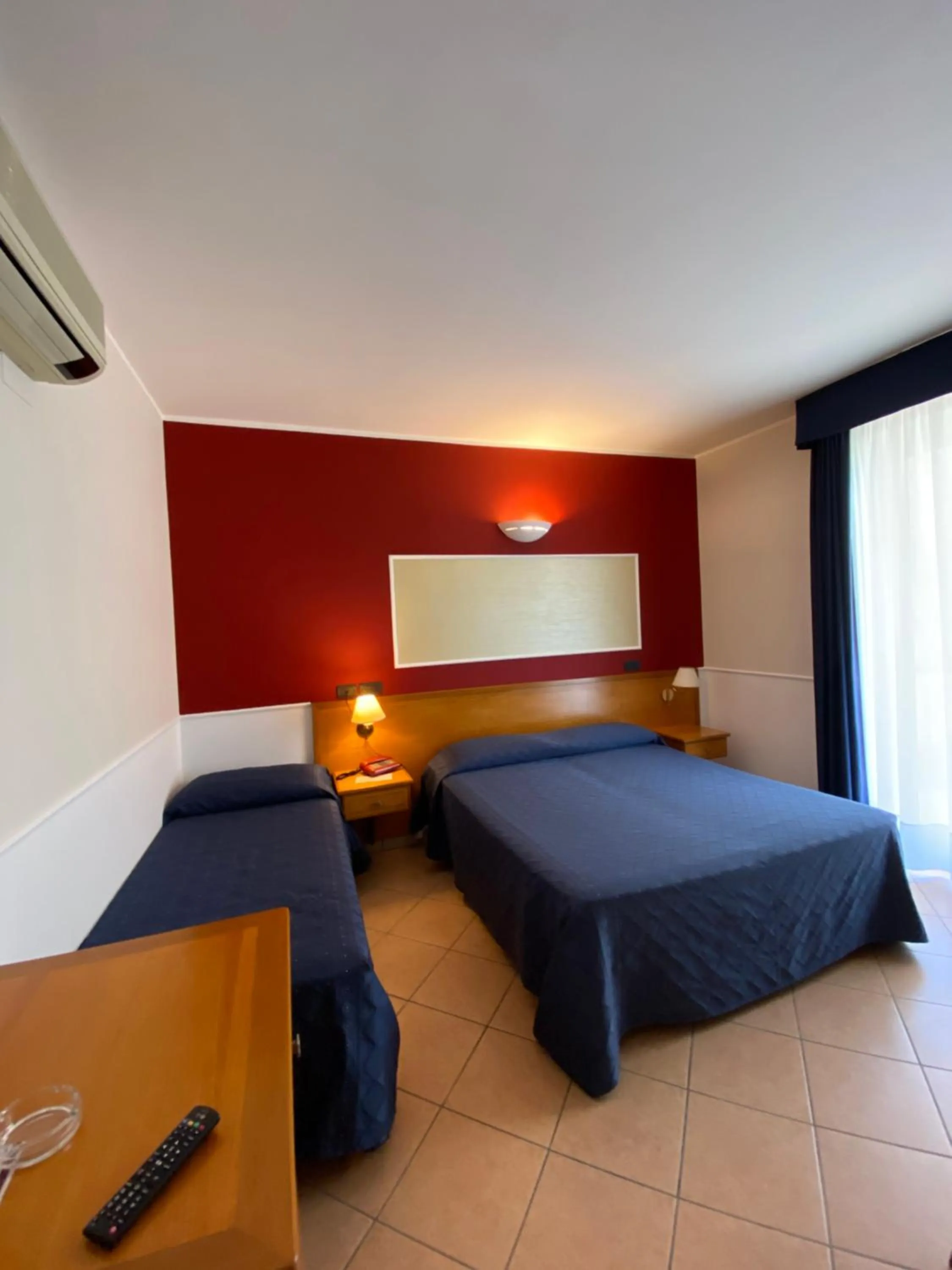 Shower, Bed in Lion's Hotel