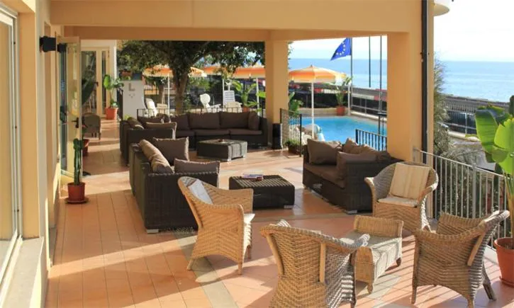 Patio in Lion's Hotel