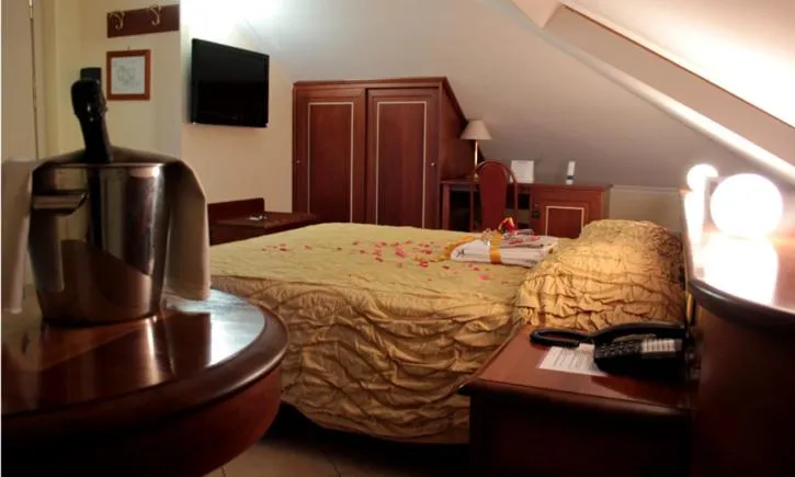 Photo of the whole room, Bed in Lion's Hotel