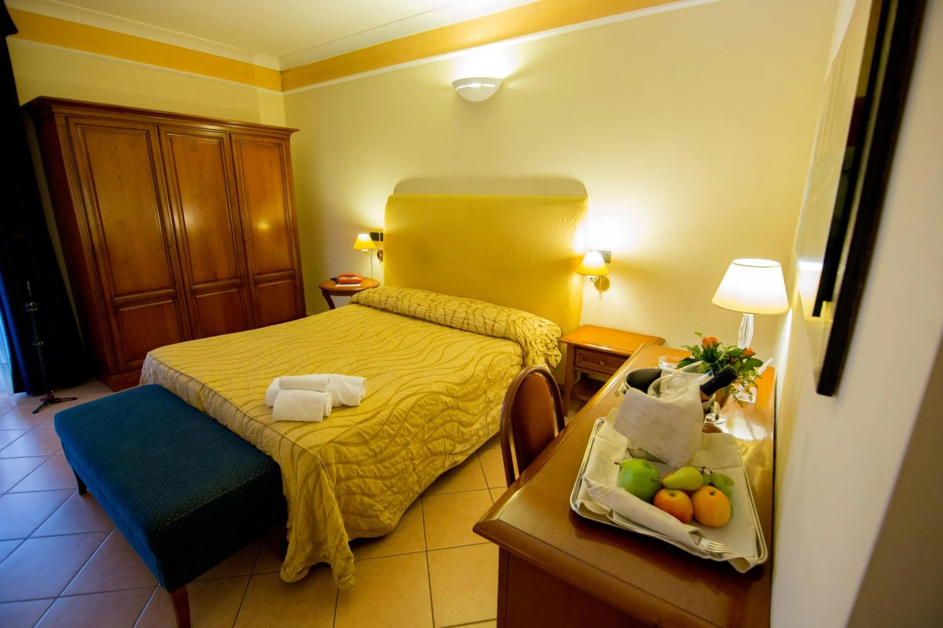 Shower, Bed in Lion's Hotel