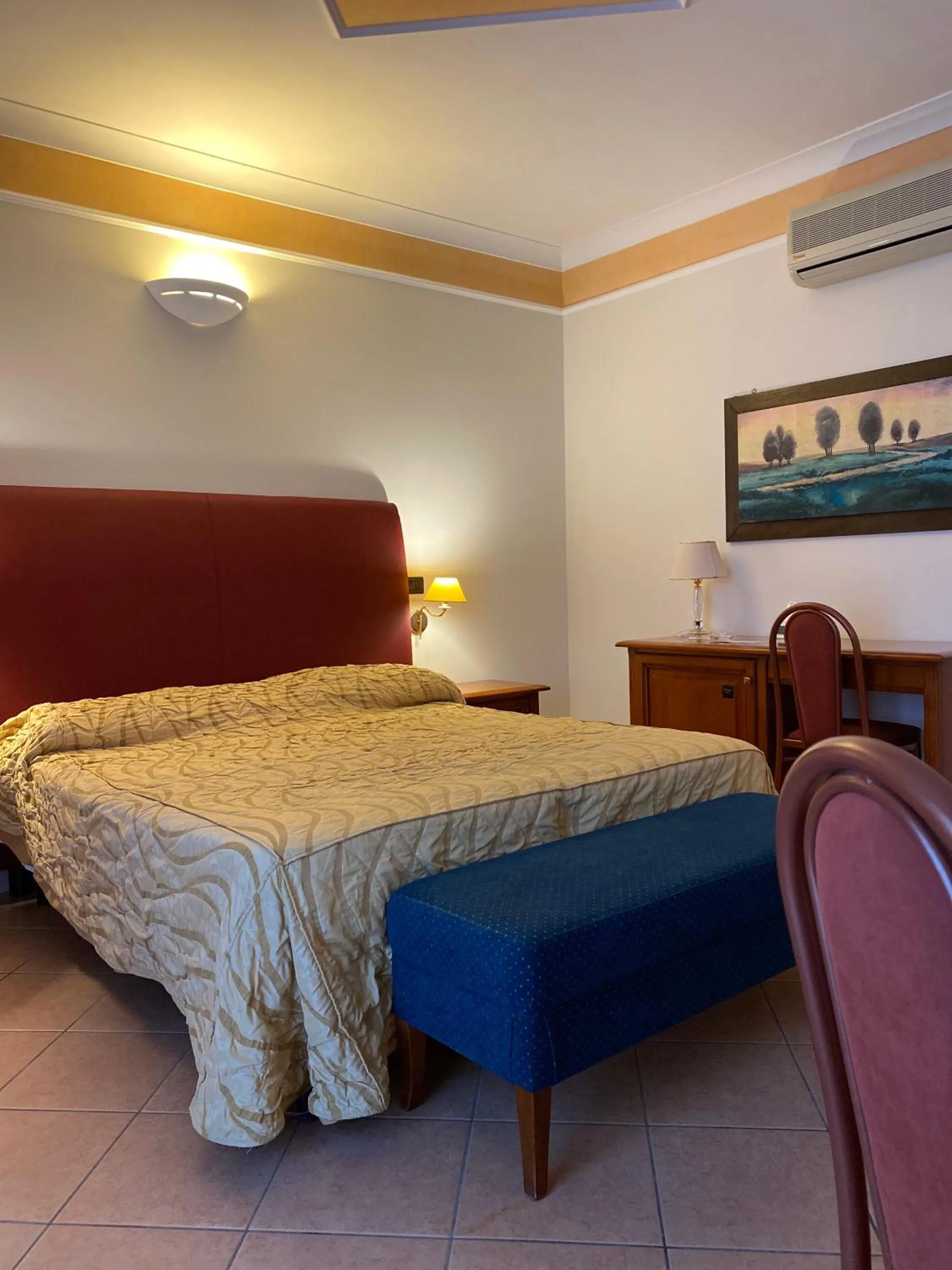 Photo of the whole room, Bed in Lion's Hotel