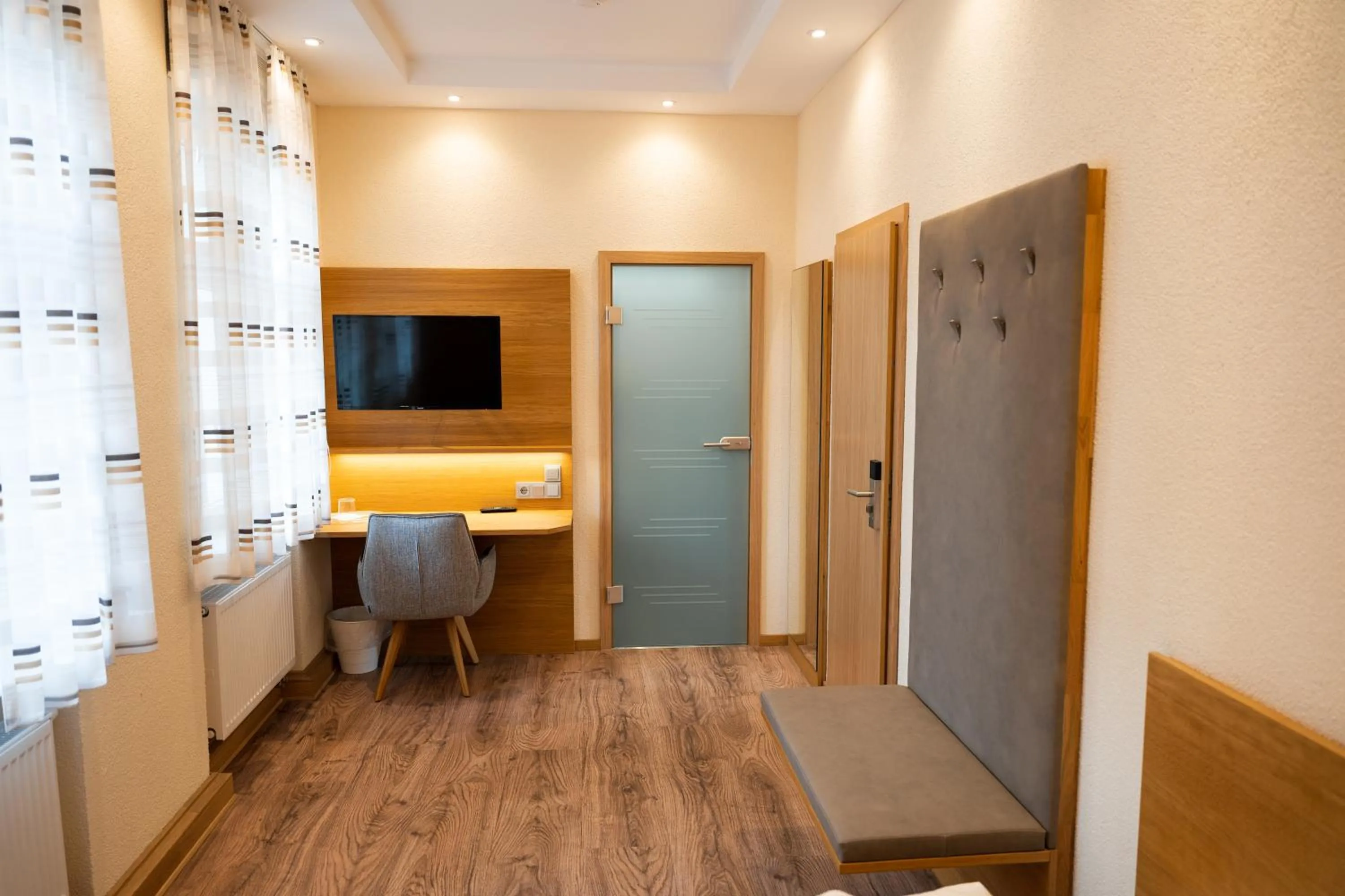 TV and multimedia in Gasthause Zur Krone Hotel