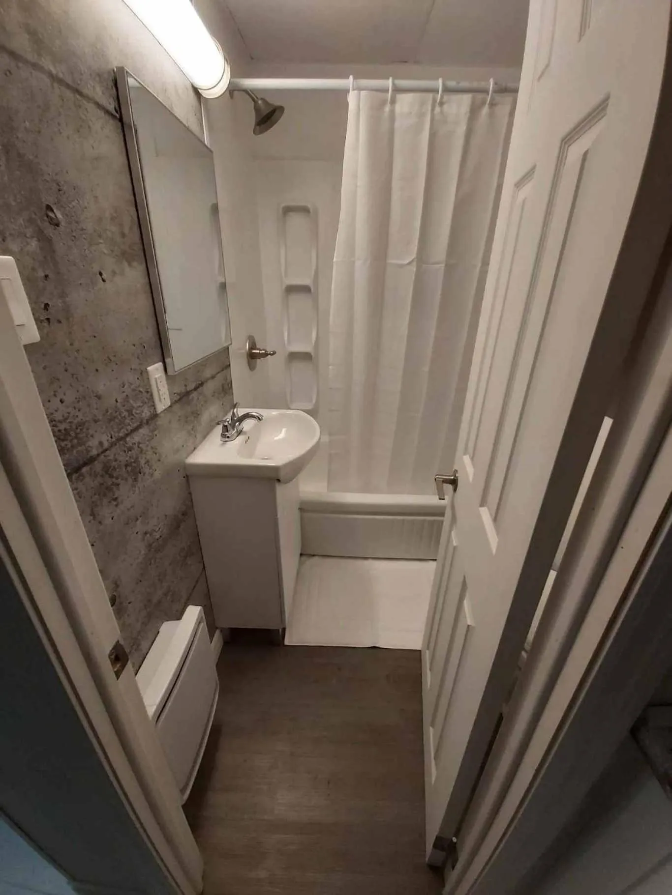 Shower in Le Cardinal