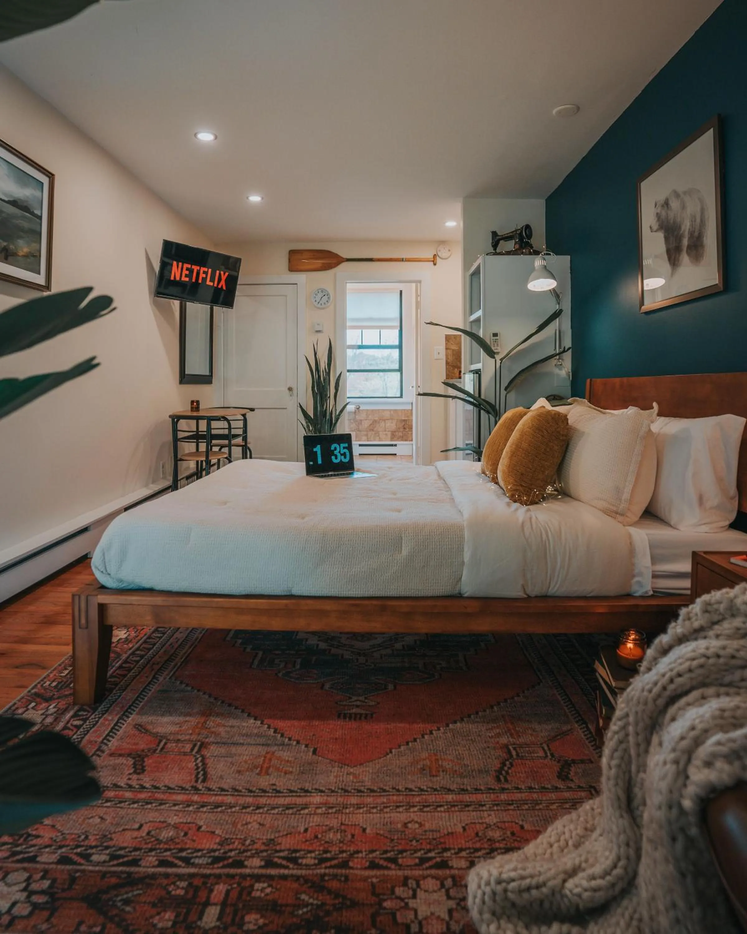 Bed in Willow Pond Motel