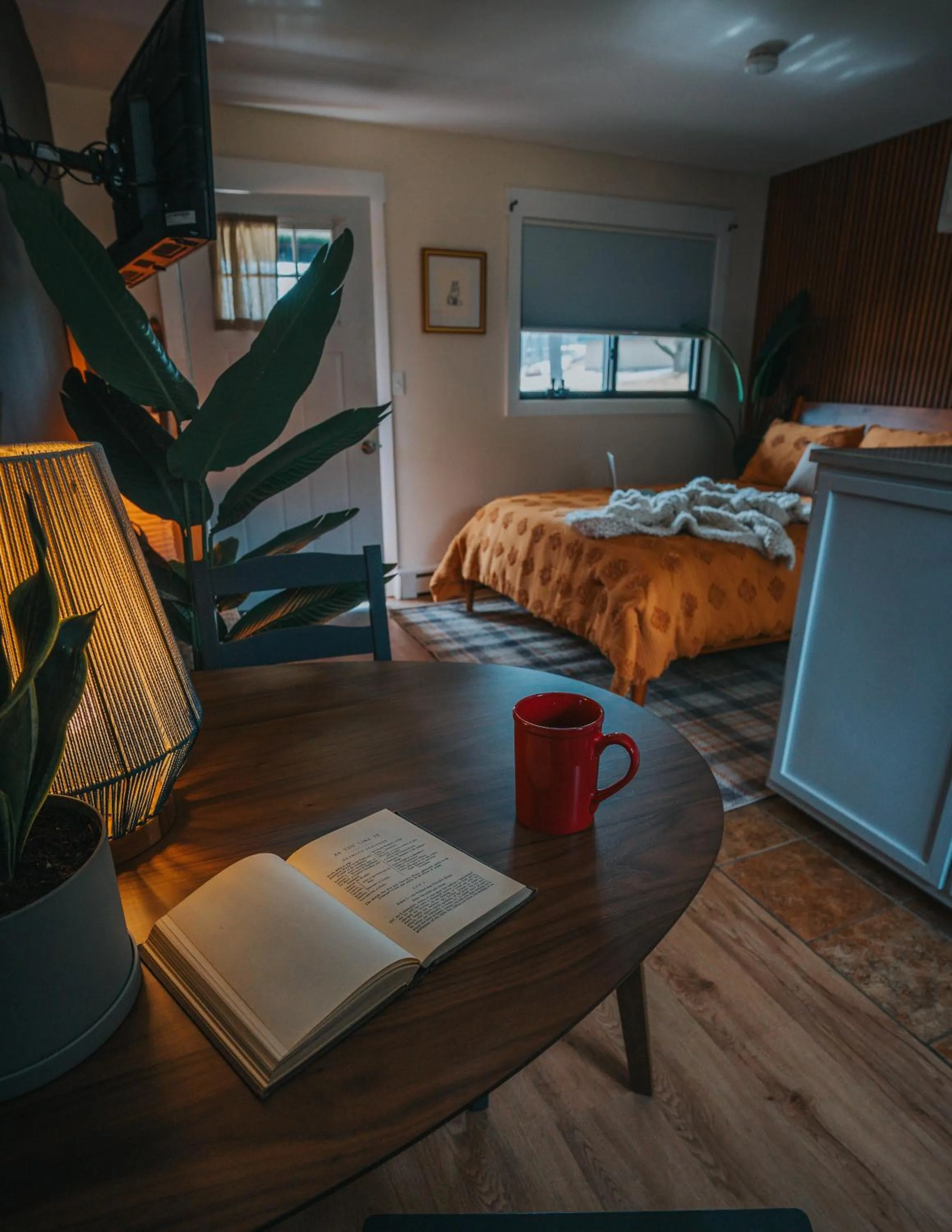 Bed in Willow Pond Motel