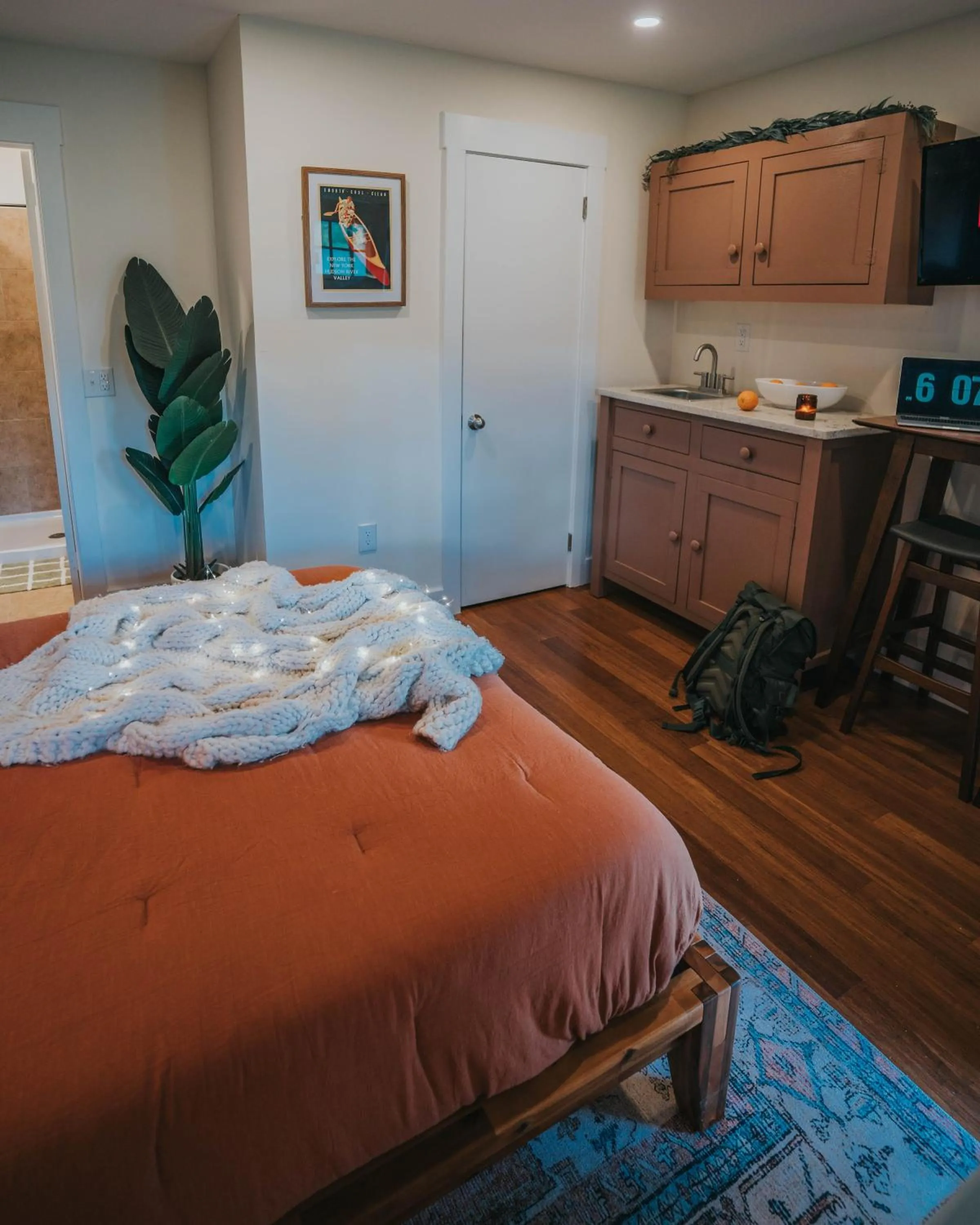 Bed in Willow Pond Motel