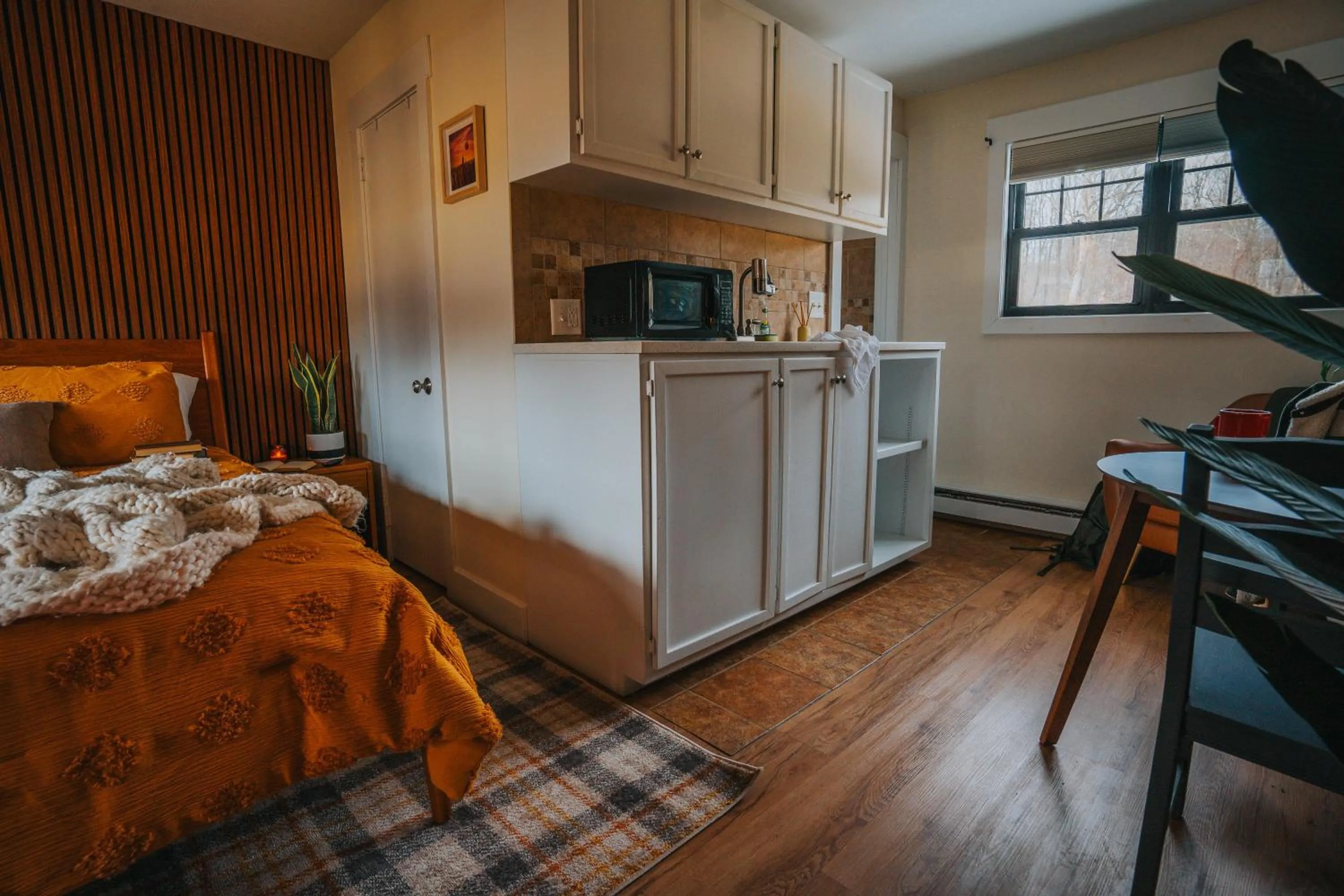 Bed in Willow Pond Motel