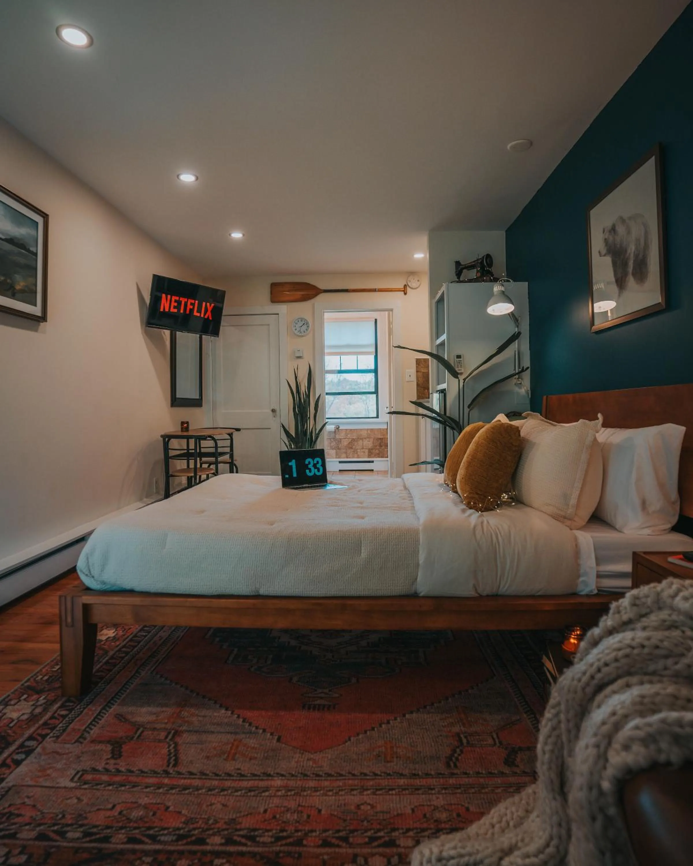 Bed in Willow Pond Motel