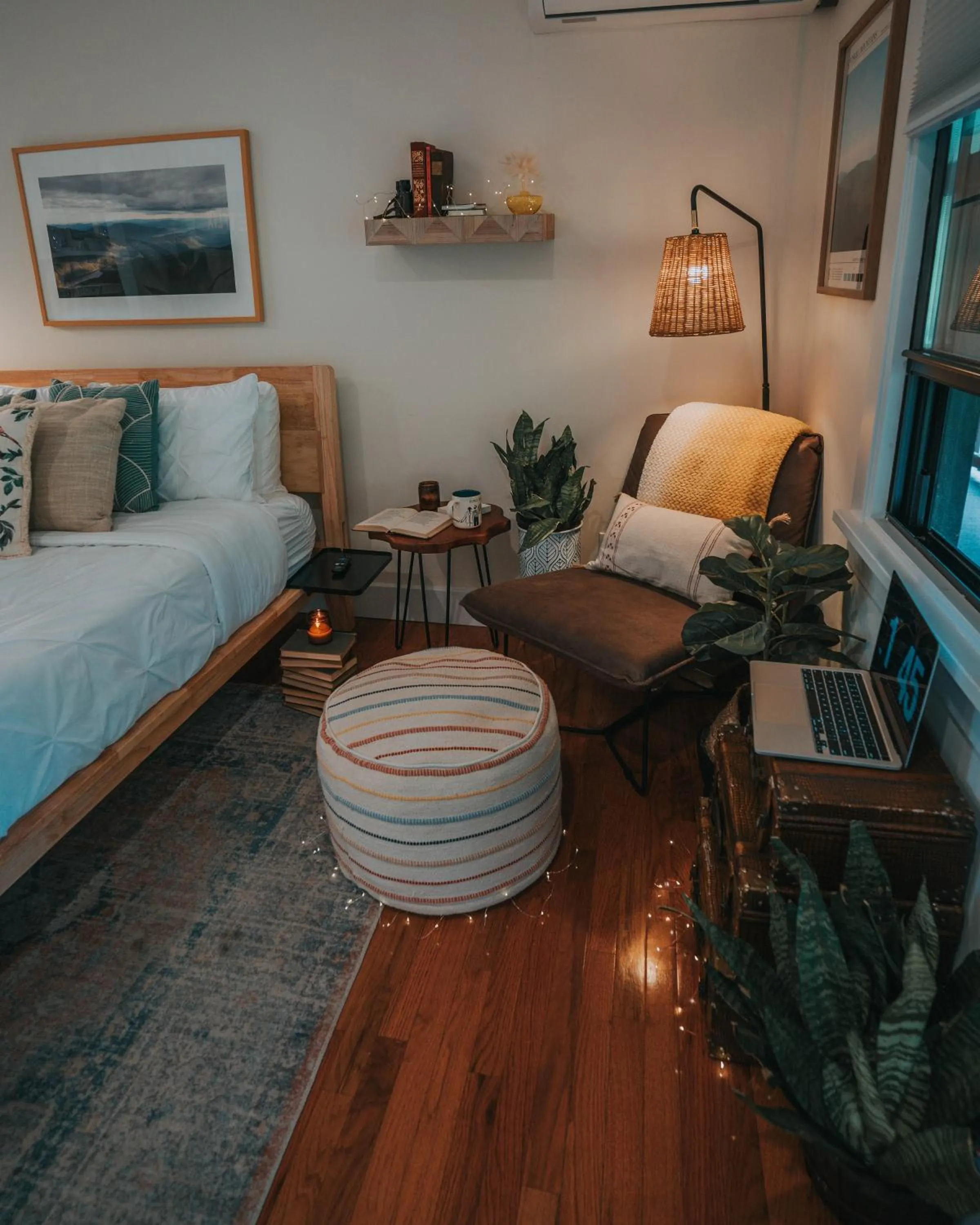 Bed in Willow Pond Motel