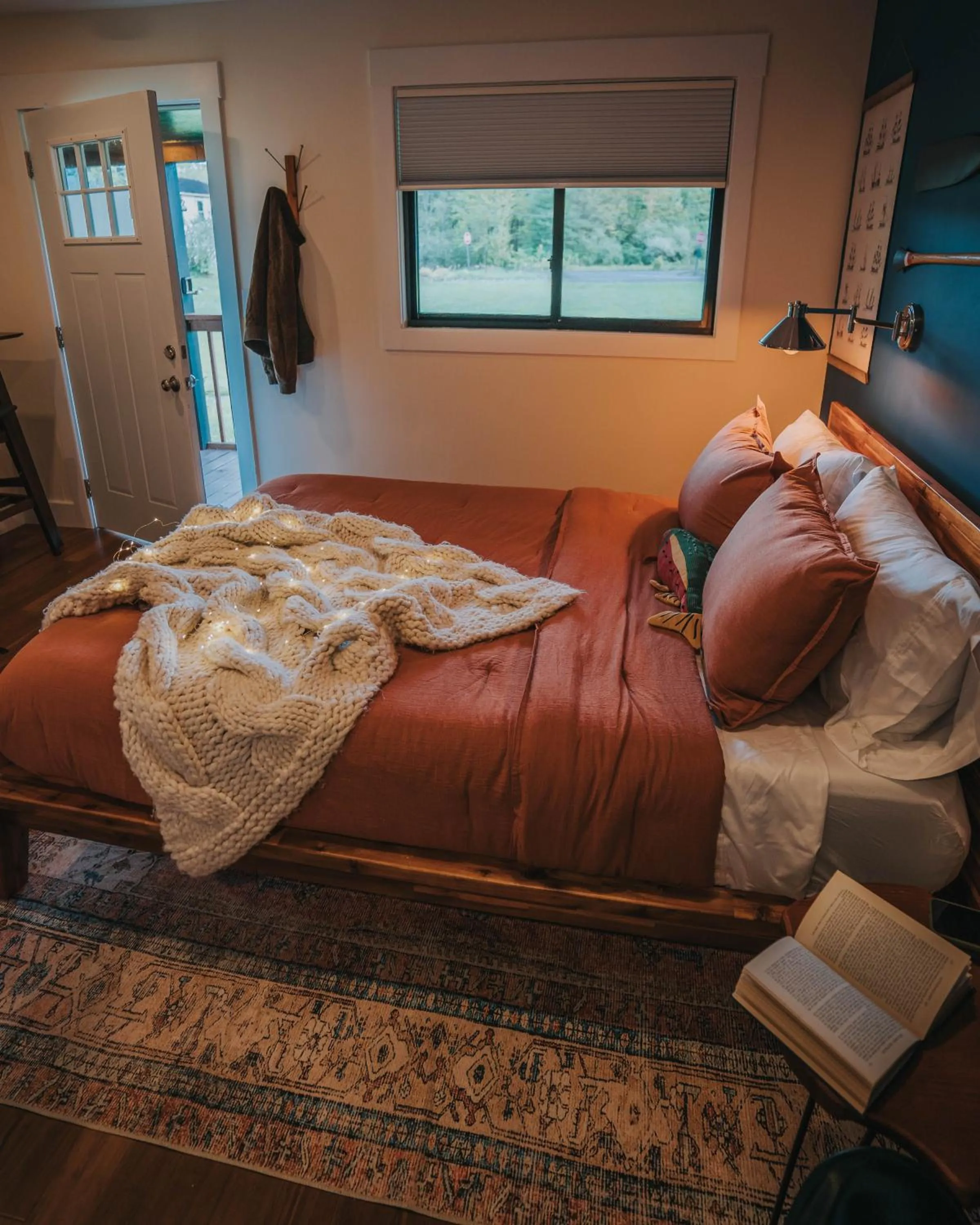 Bed in Willow Pond Motel