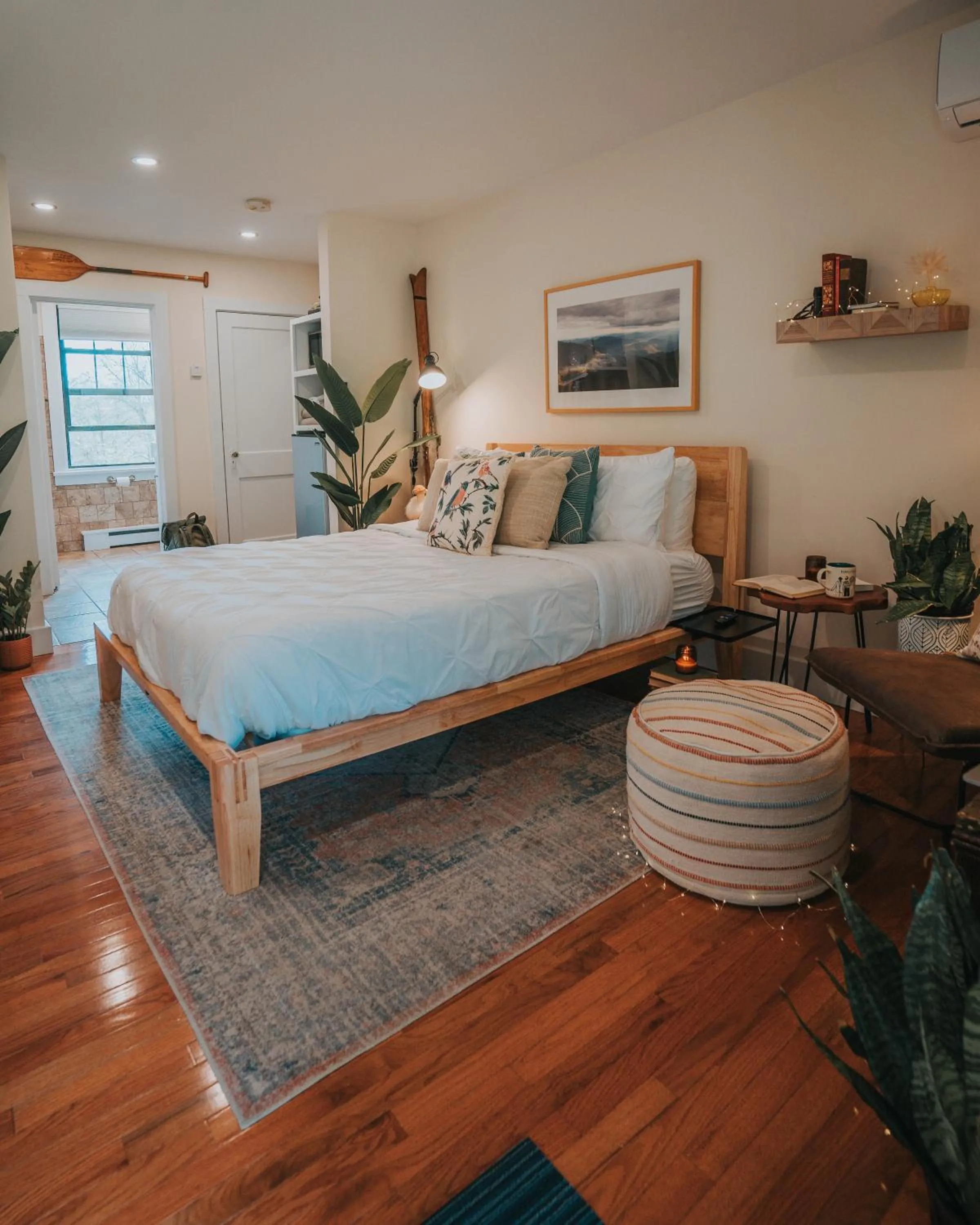 Bed in Willow Pond Motel