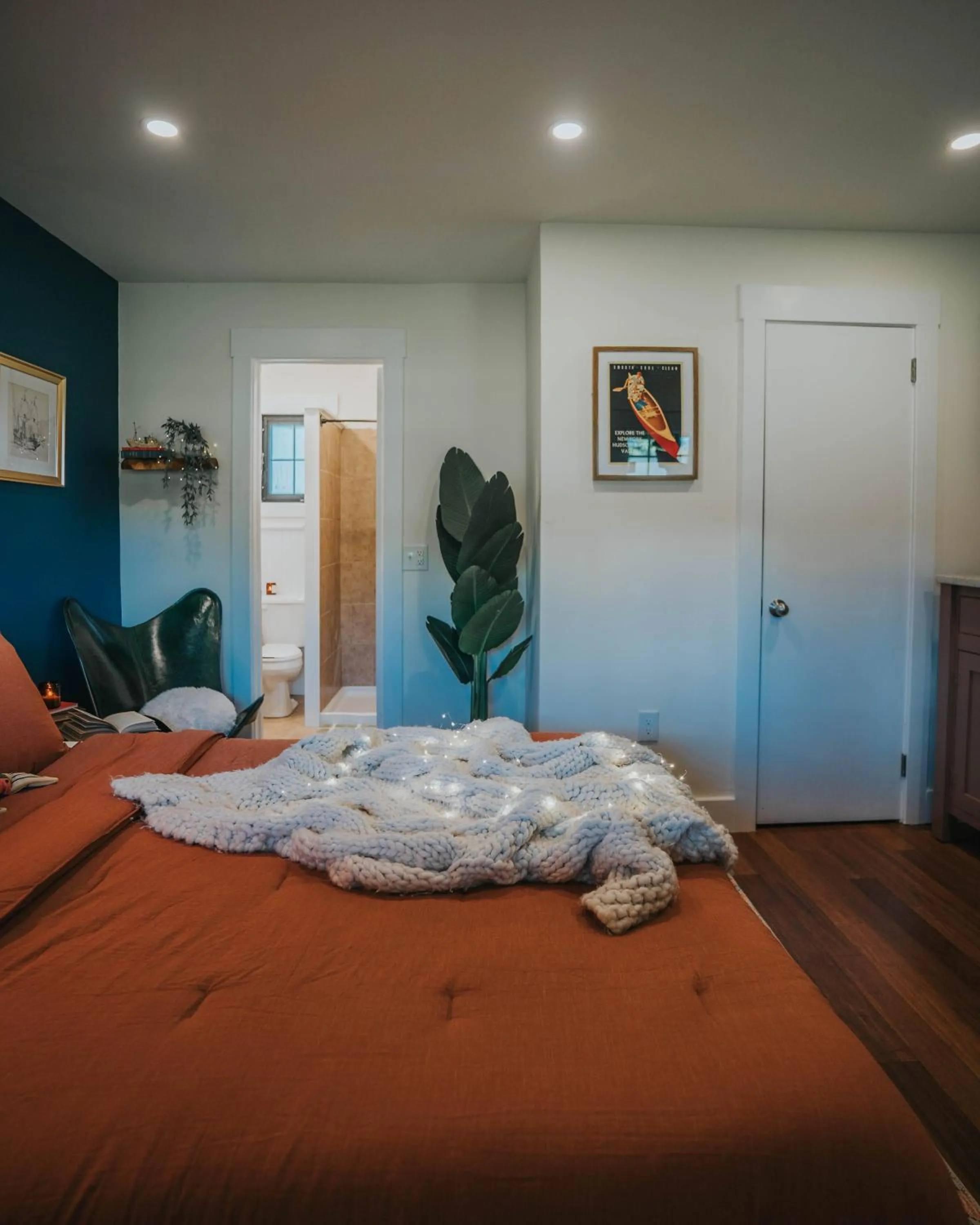 Bed in Willow Pond Motel