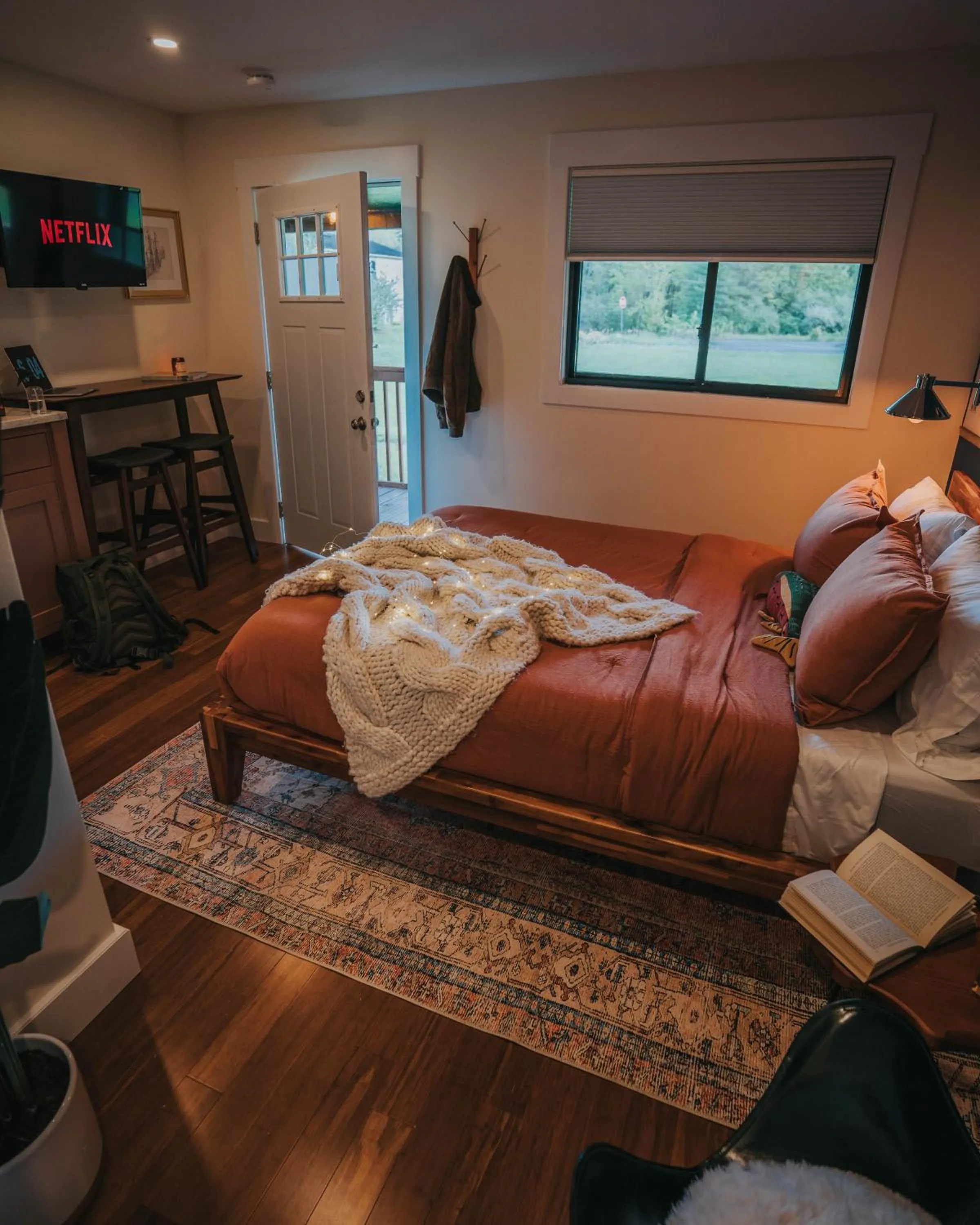 Bed in Willow Pond Motel