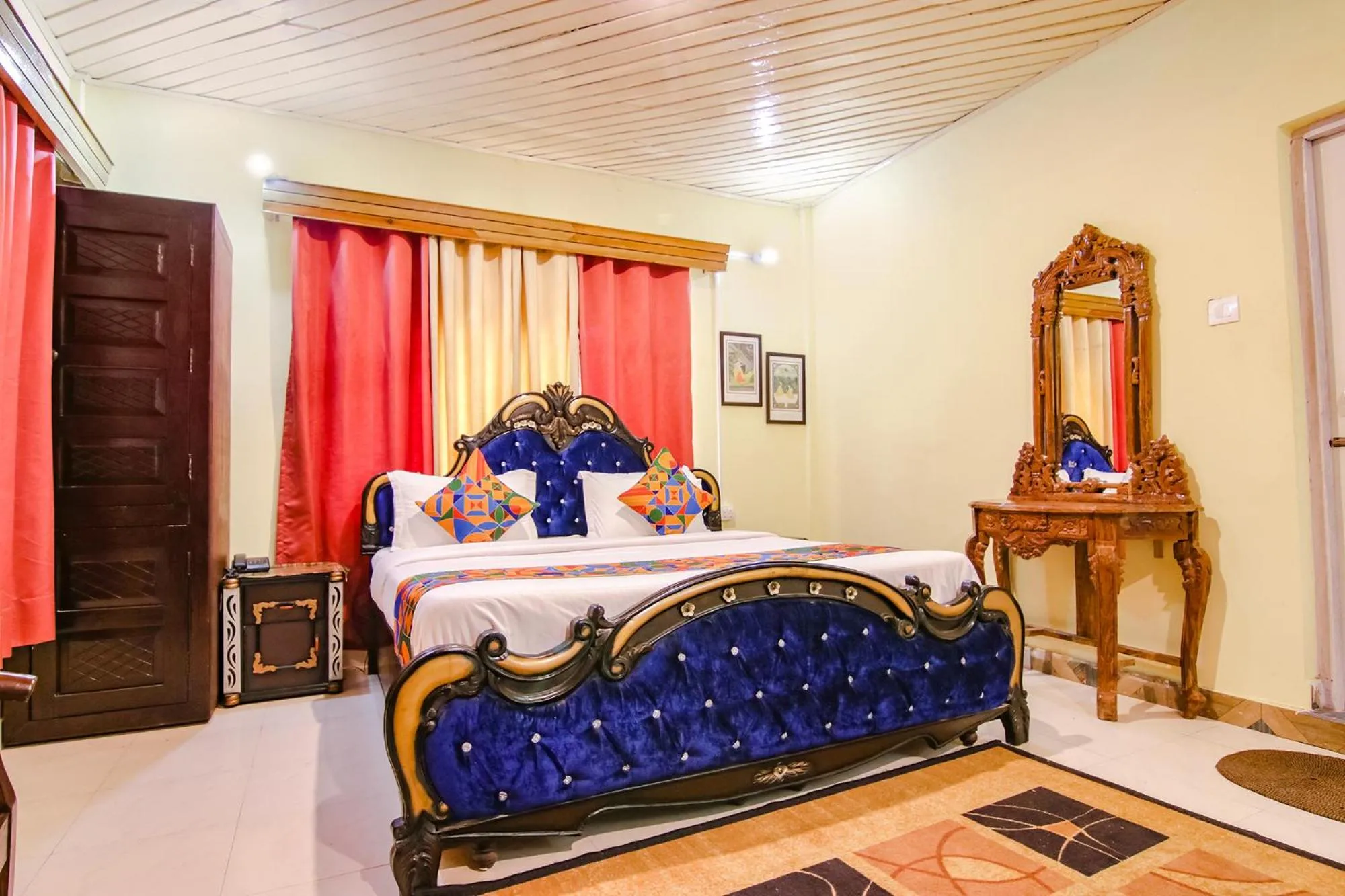 Bedroom, Bed in Royal Green Buds