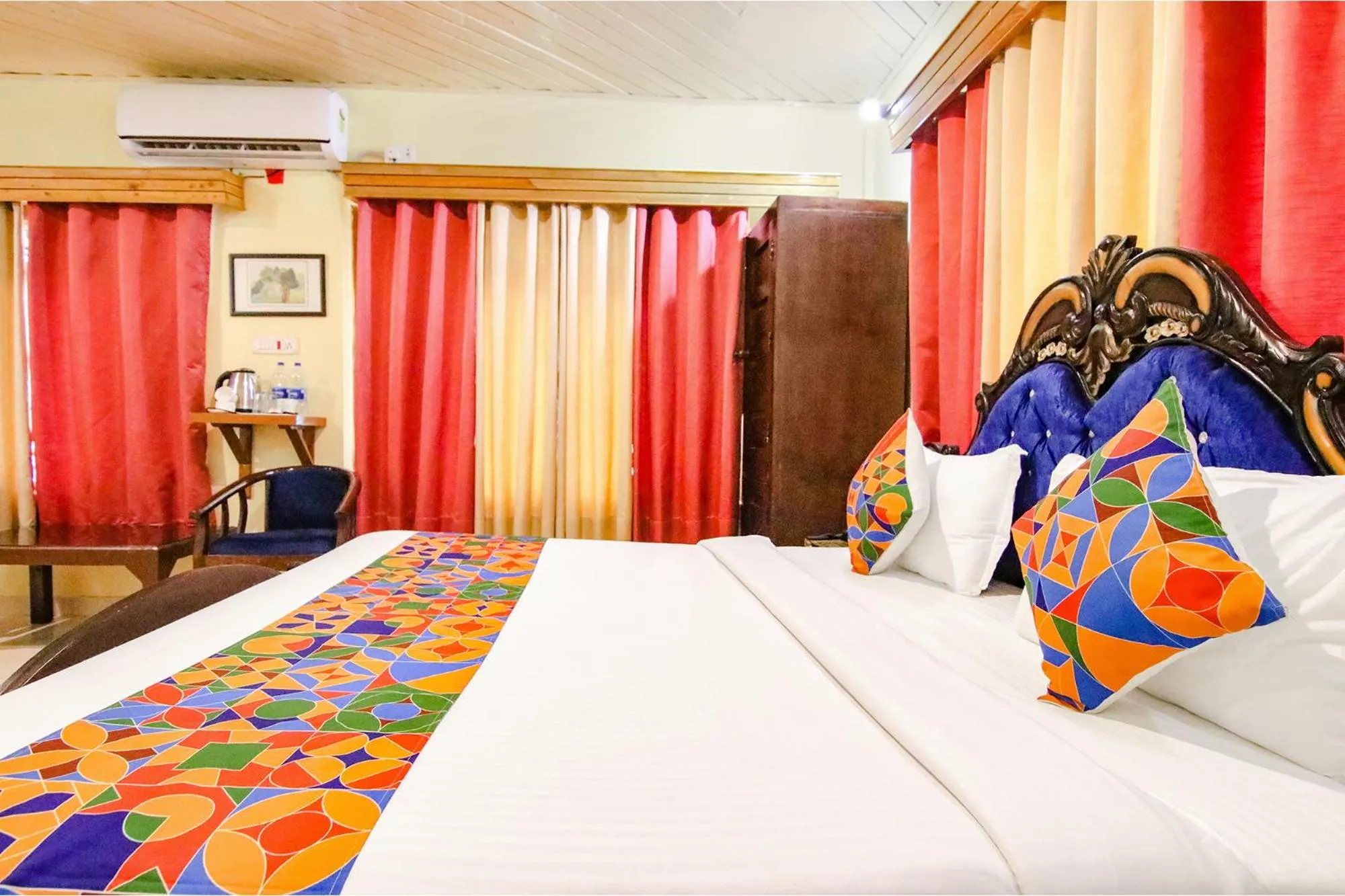 Bedroom, Bed in Royal Green Buds