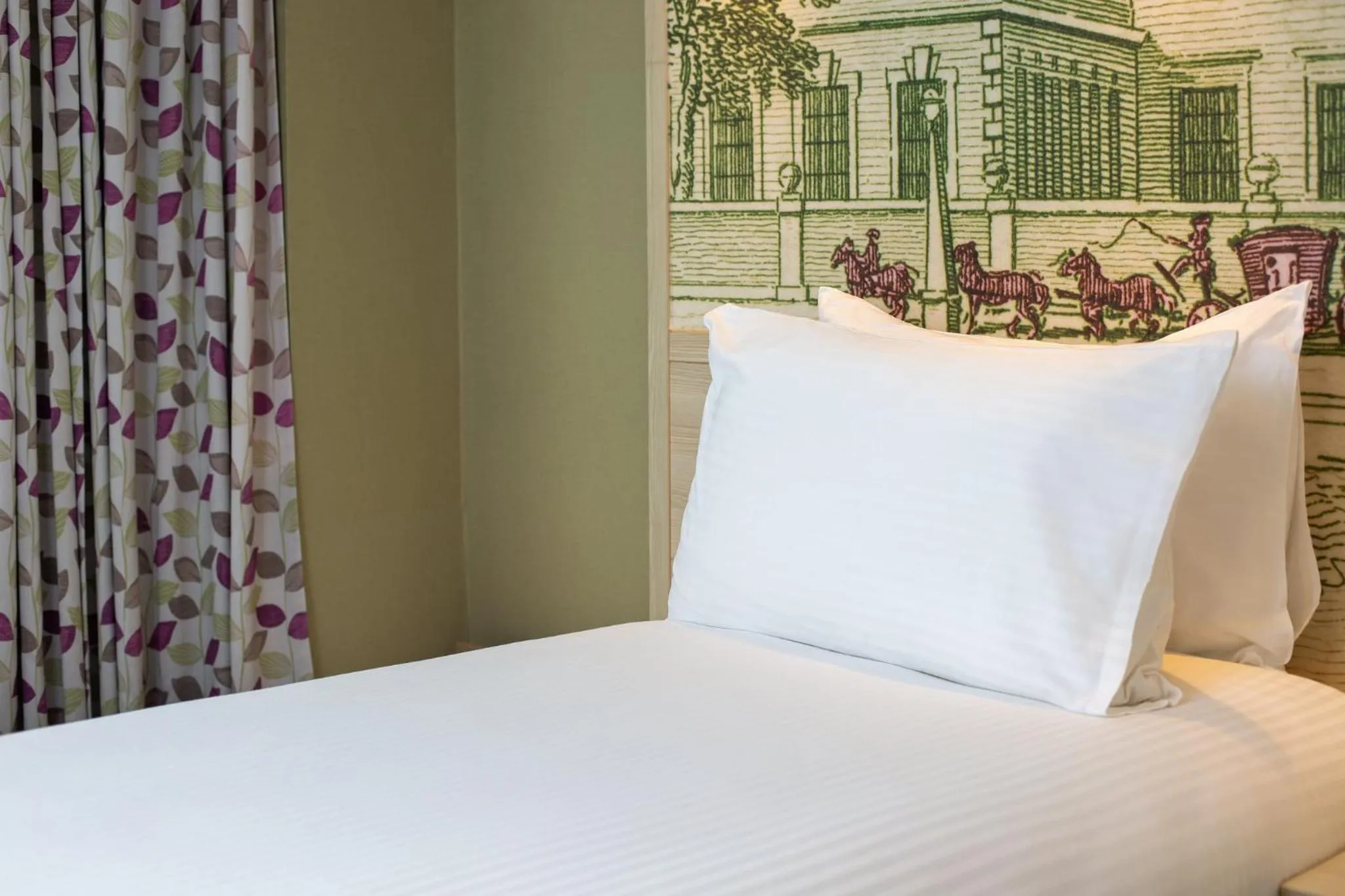 Location, Bed in President Hotel