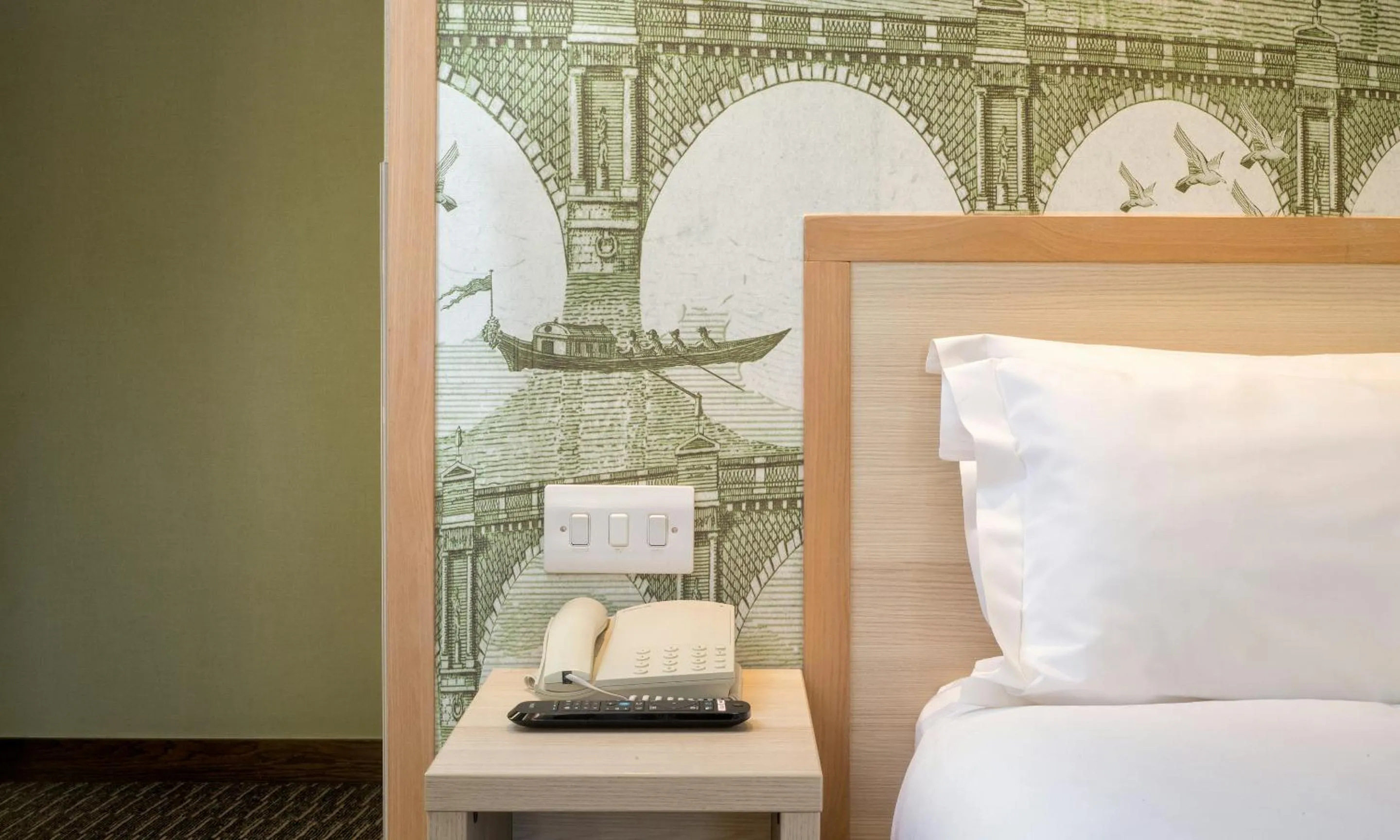 Bedroom, Bed in President Hotel