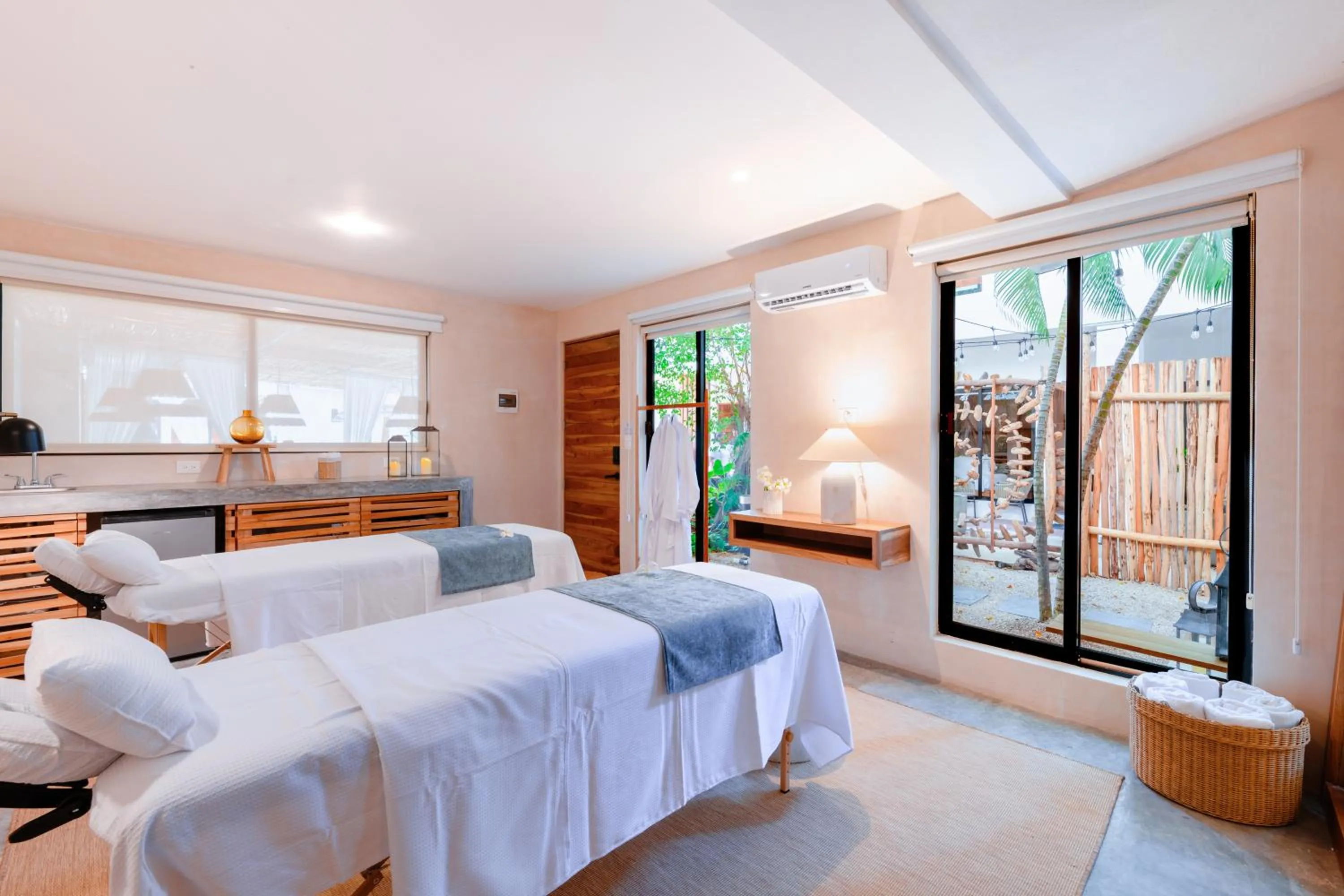 Massage, Bed in Malish Hotel & Spa Luxury Edition