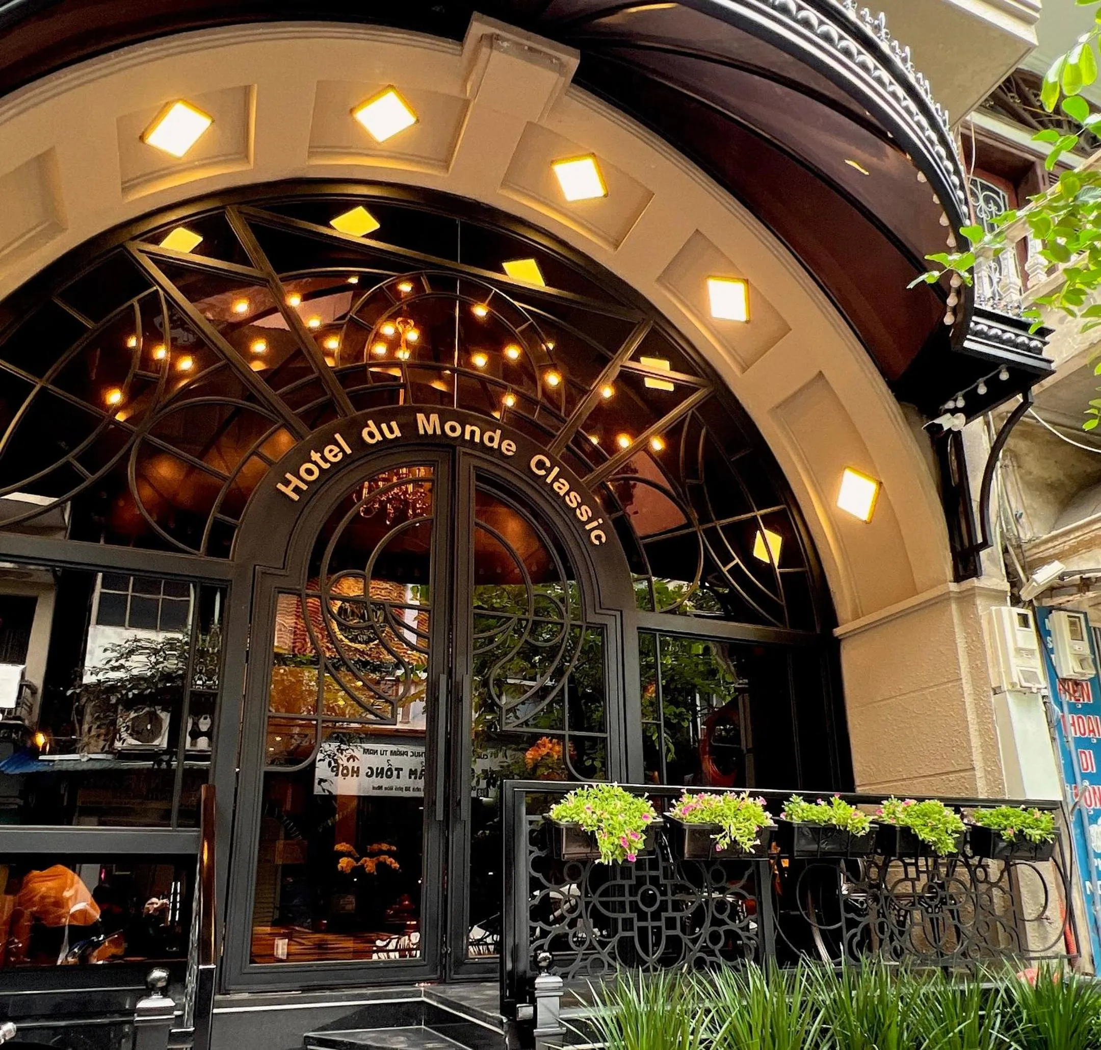 Property building in Hotel du Monde Classic