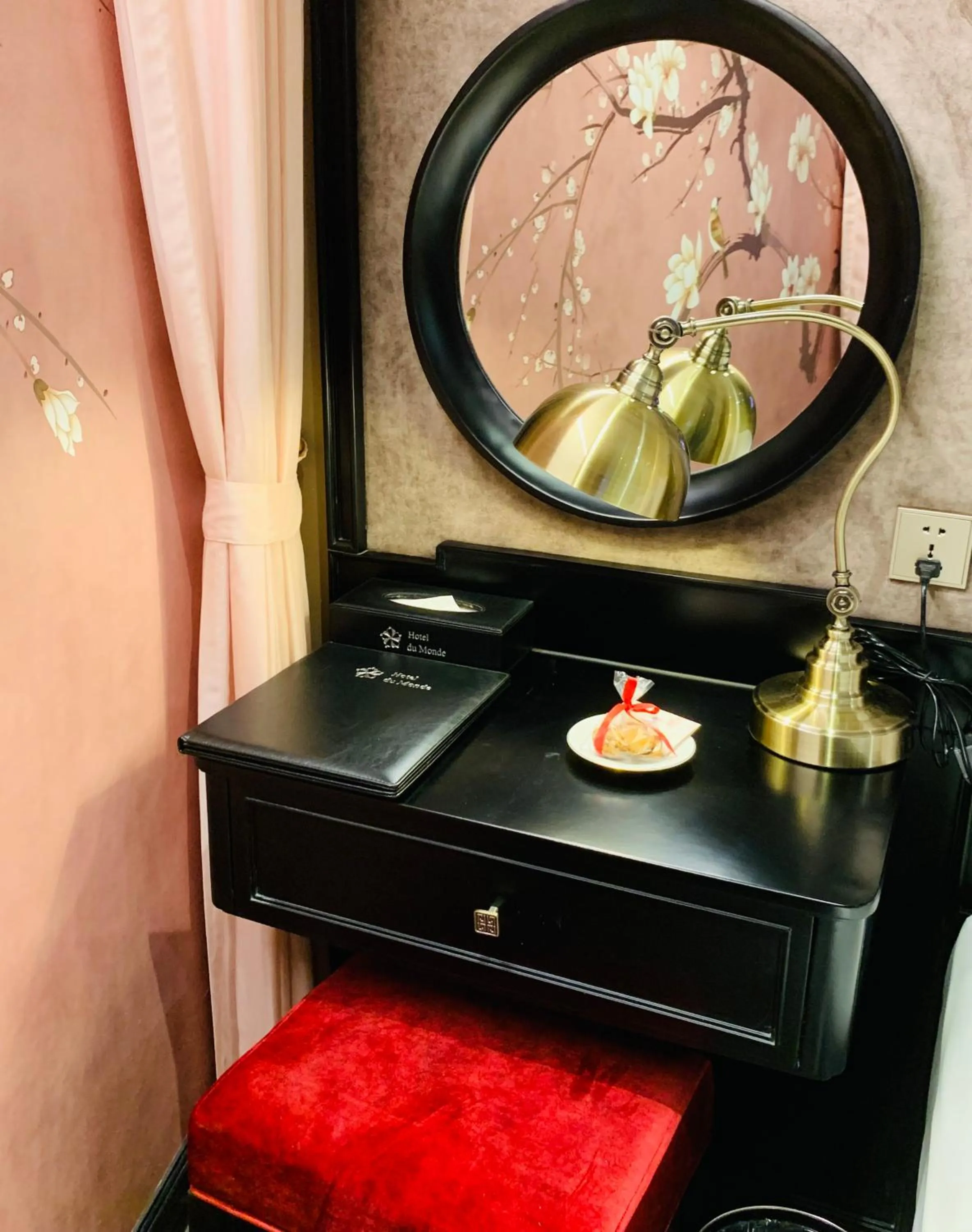 Seating area in Hotel du Monde Classic