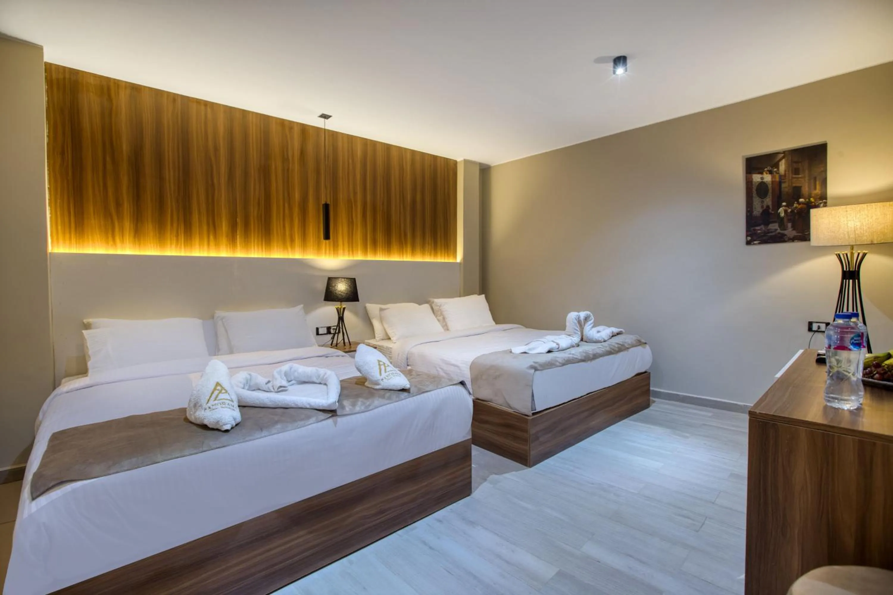 Bedroom, Bed in PANORAMA view pyramids